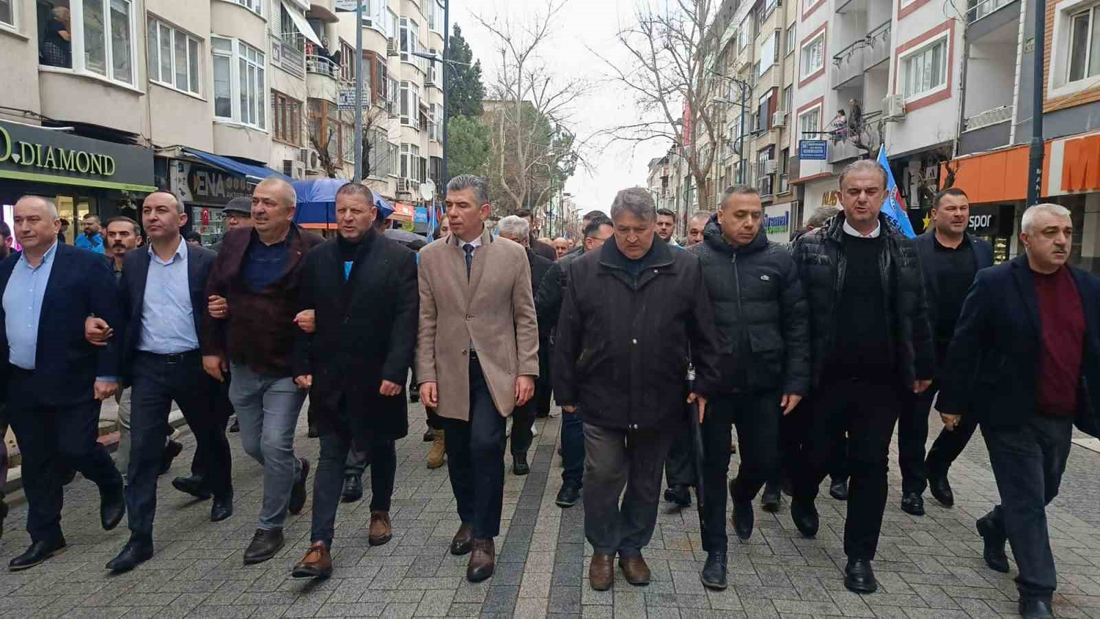 Konya Şeker’e bağlı Soma Termik Santrali’nde işçiler sokağa döküldü
Konya Şeker’e bağlı Soma Termik Santrali’nde işçiler sokağa döküldü
