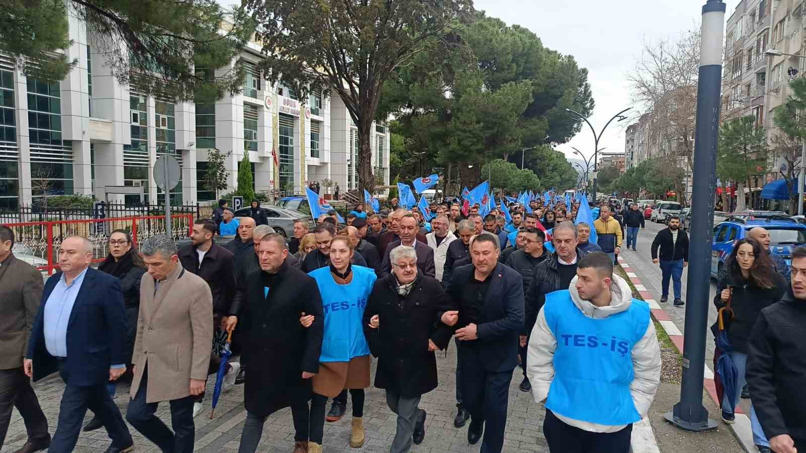 Konya Şeker’e bağlı Soma Termik Santrali’nde işçiler sokağa döküldü
Konya Şeker’e bağlı Soma Termik Santrali’nde işçiler sokağa döküldü