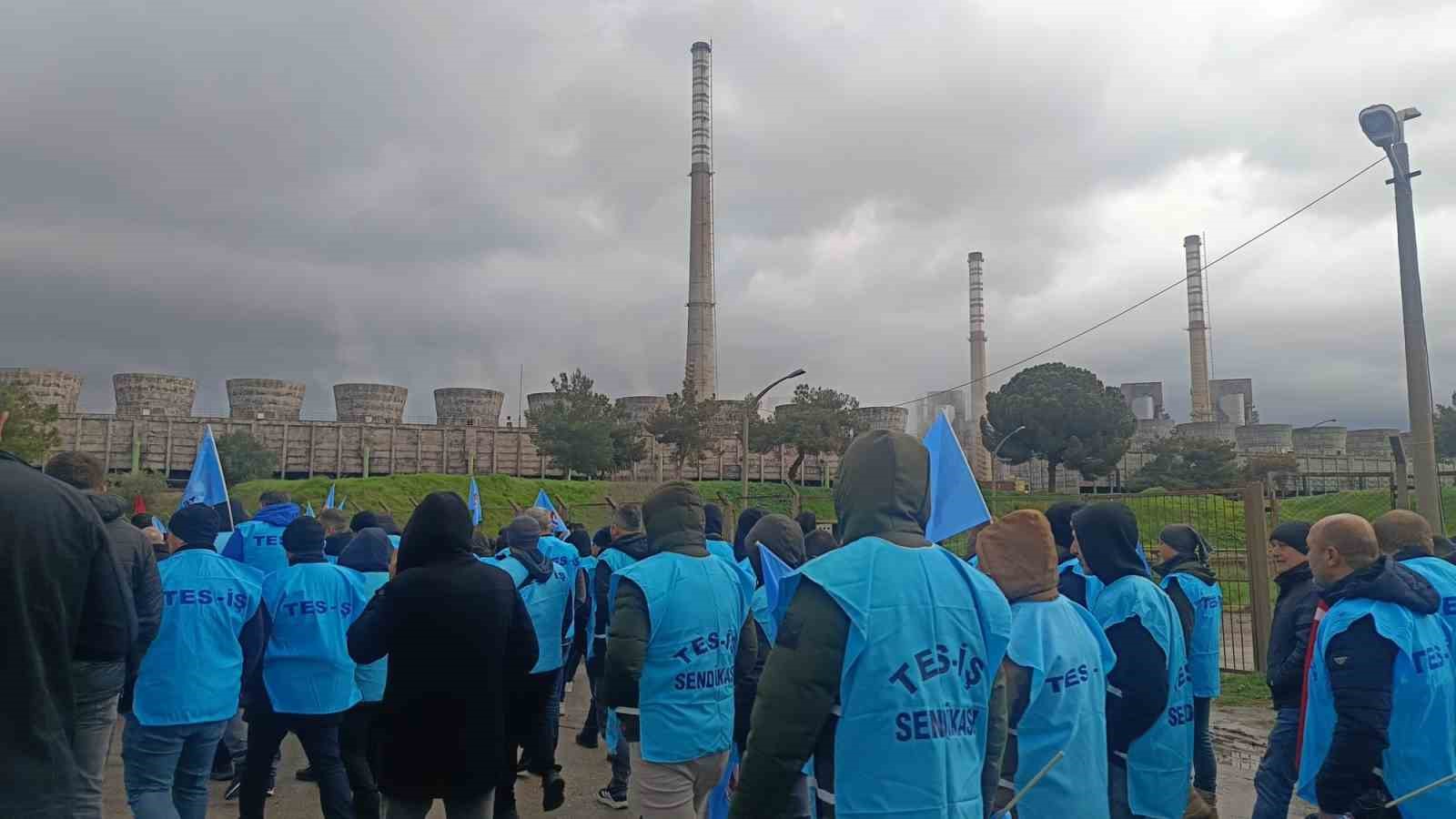Konya Şeker’e bağlı Soma Termik Santrali’nde işçiler sokağa döküldü
Konya Şeker’e bağlı Soma Termik Santrali’nde işçiler sokağa döküldü