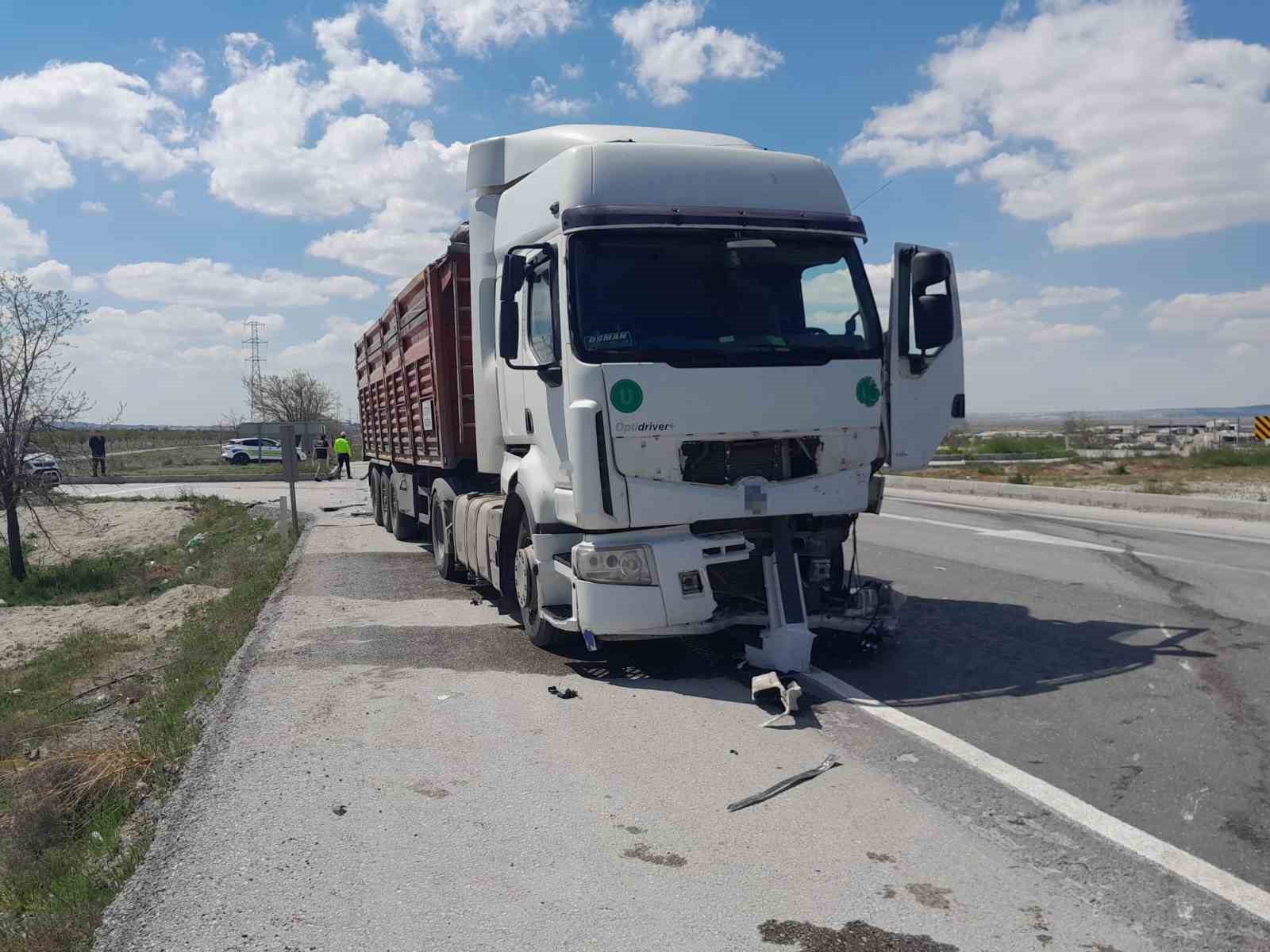 Konya tır ile hafif ticari araç çarpıştı: 1 ölü
