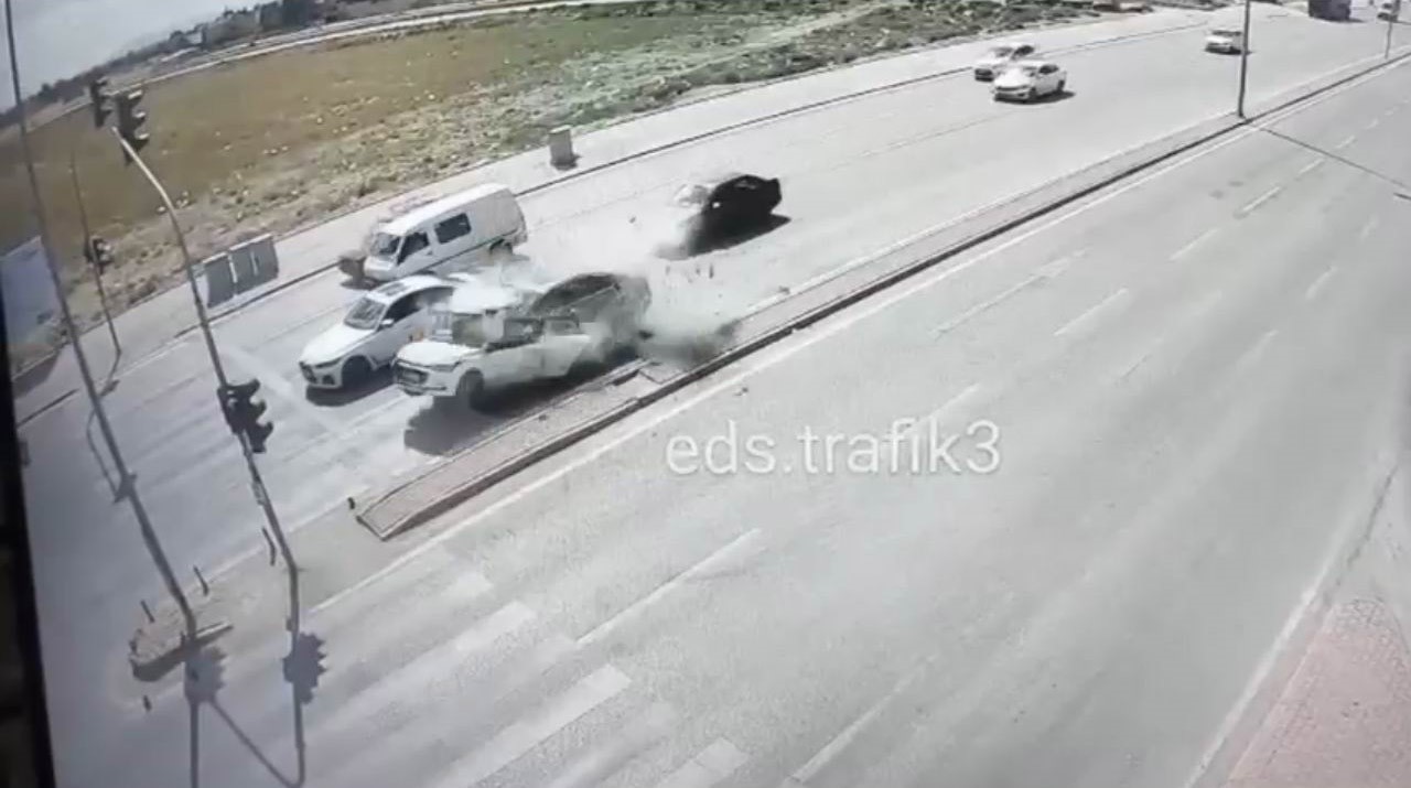 Konya’da 229 kilometre hızla Mevlüt öğretmenin ölümüne sebep olan sürücüye 21 yıl hapis cezası
Konya’da 229 kilometre hızla Mevlüt öğretmenin ölümüne sebep olan sürücüye 21 yıl hapis cezası