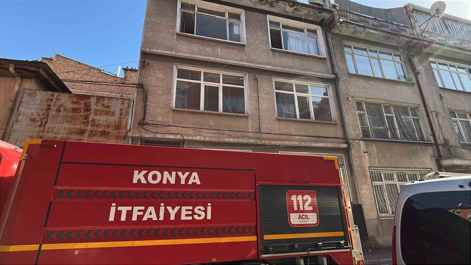 Konya’da apartmanda yangın paniği
