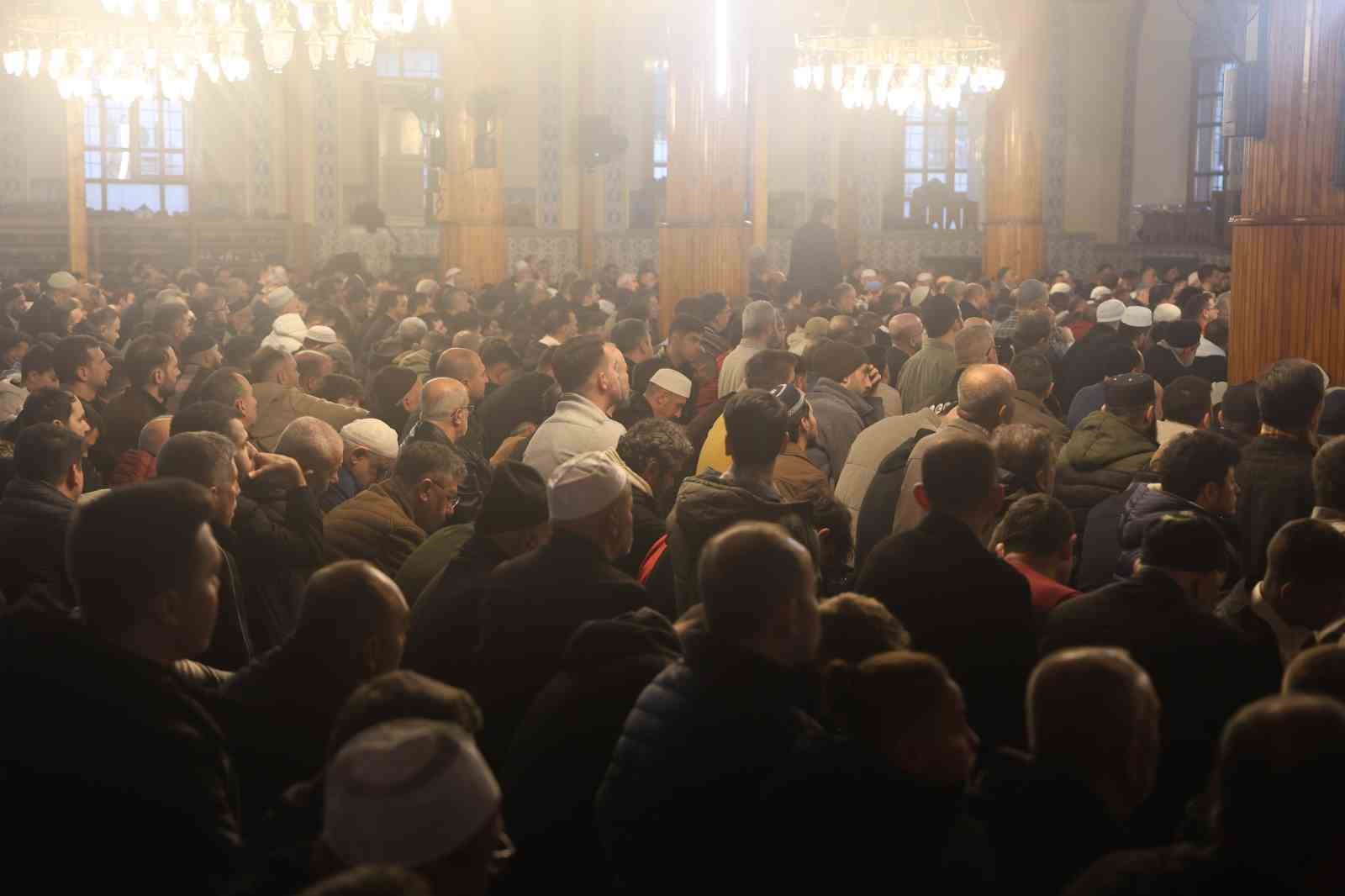 Konya’da Bayram Namazında camiler doldu
