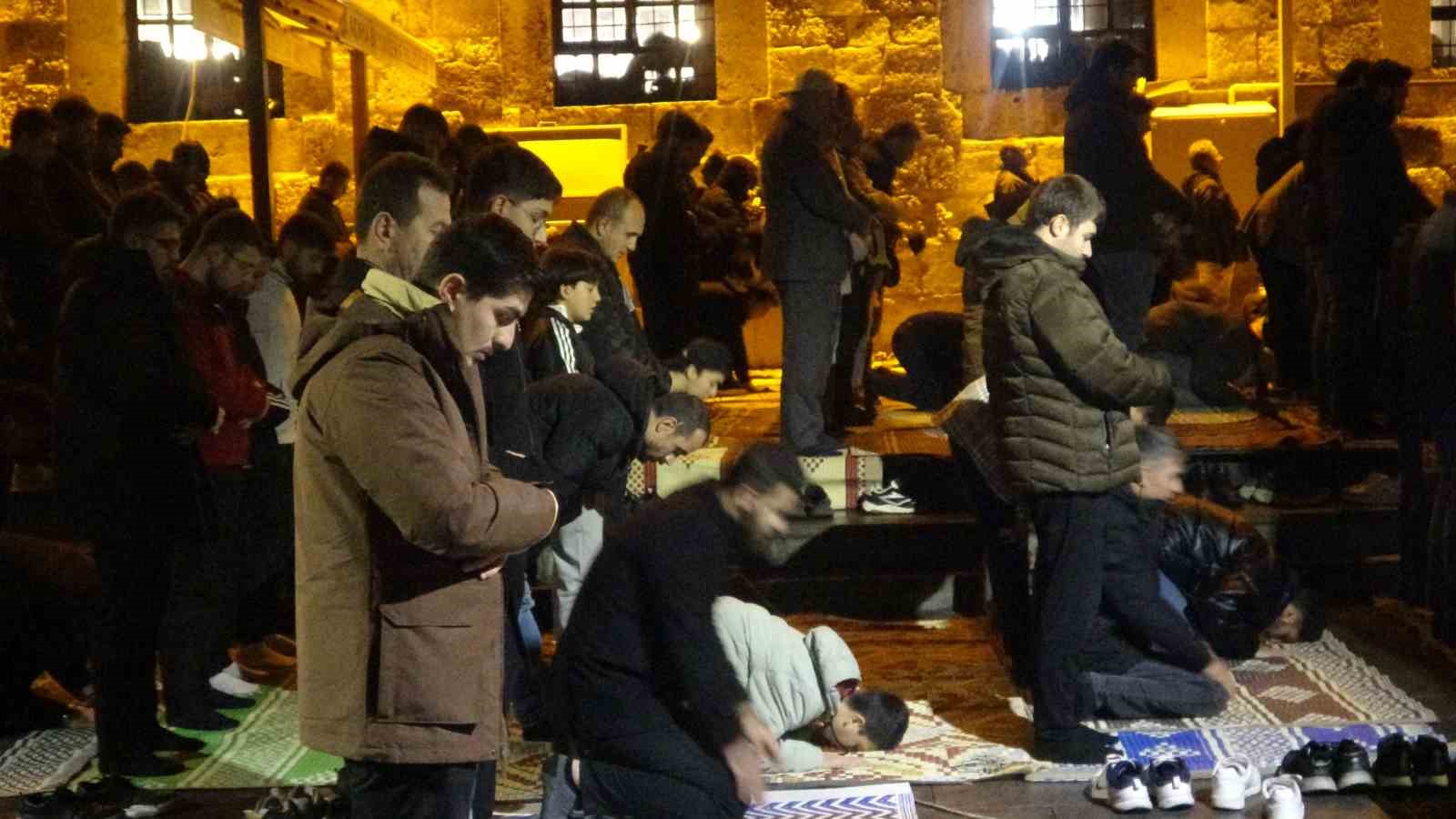 Konya’da Berat Kandili coşkusu
