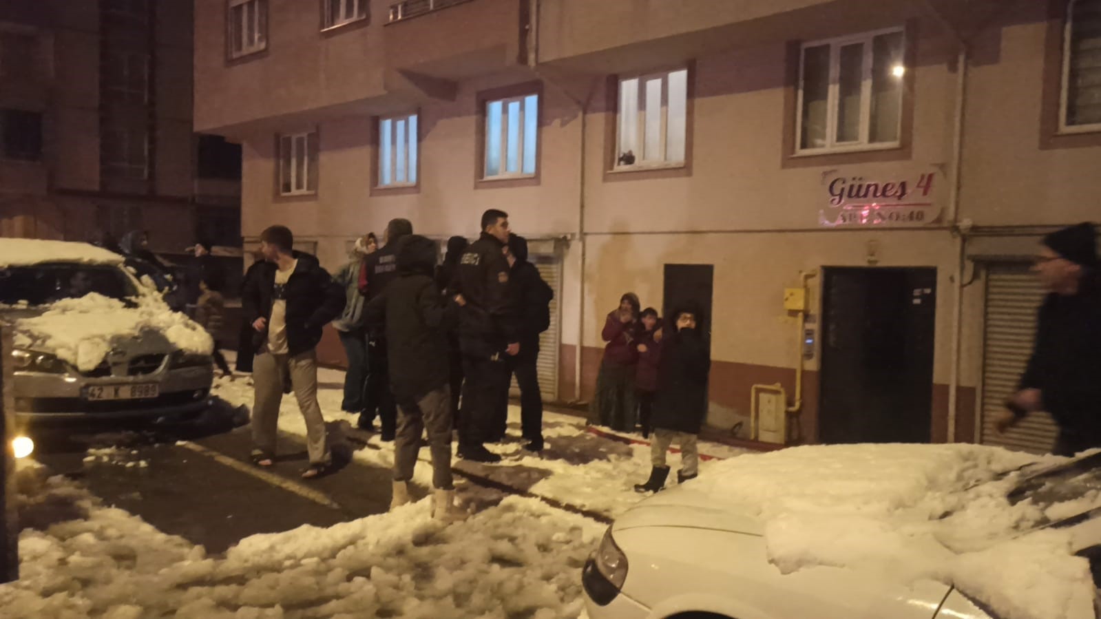 Konya’da bir binada çıkan yangında 6 kişi dumandan etkilendi
