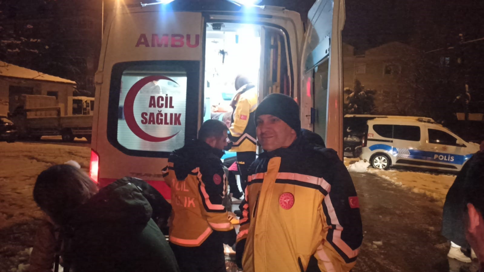 Konya’da bir binada çıkan yangında 6 kişi dumandan etkilendi
