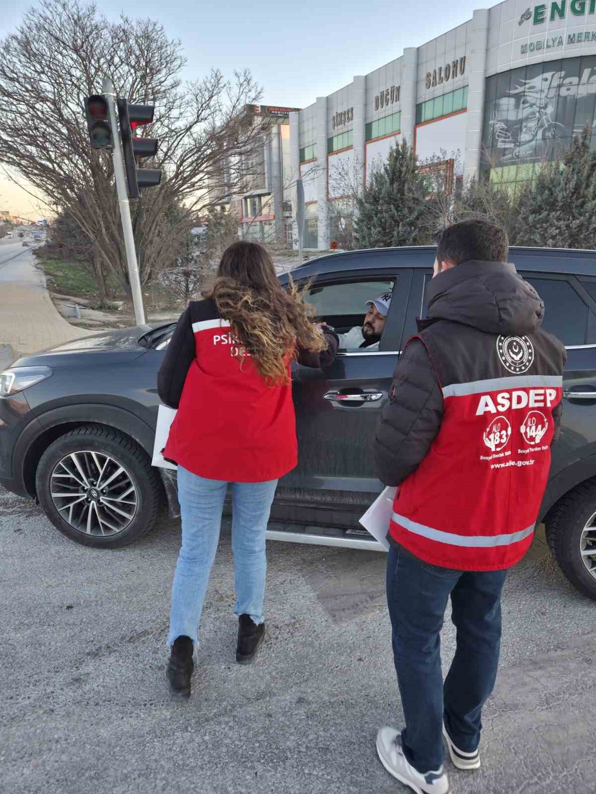 Konya’da iftar vaktine yolda yakalananlara iftarlık ikram edildi

