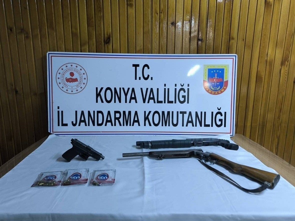Konya’da jandarmadan 7 ayrı silah operasyonu: 3 tutuklama
Konya’da jandarmadan 7 ayrı silah operasyonu: 3 tutuklama