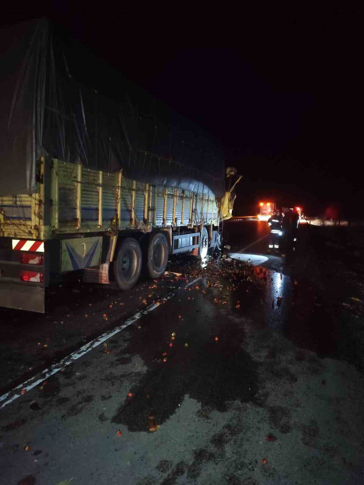 Konya’da kamyon tıra arkadan çarptı: 1 yaralı

