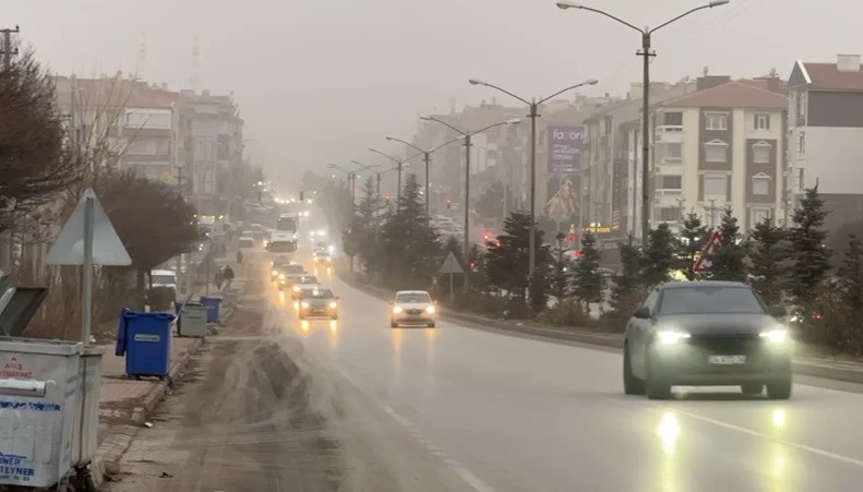 Konya’da kum fırtınası hayatı olumsuz ekliyor
