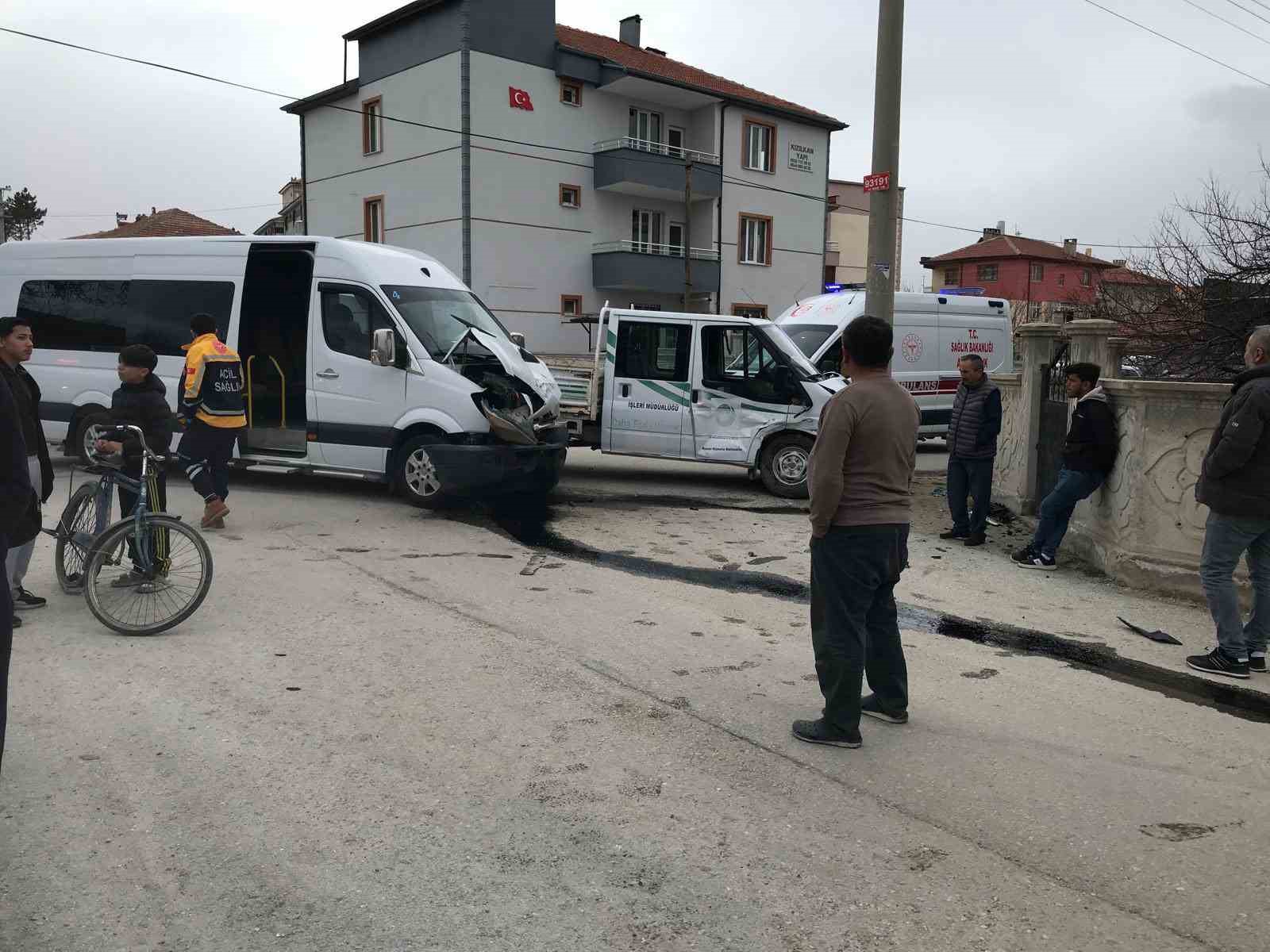 Konya’da okul servisi belediye aracı ile çarpıştı: 5 yaralı
