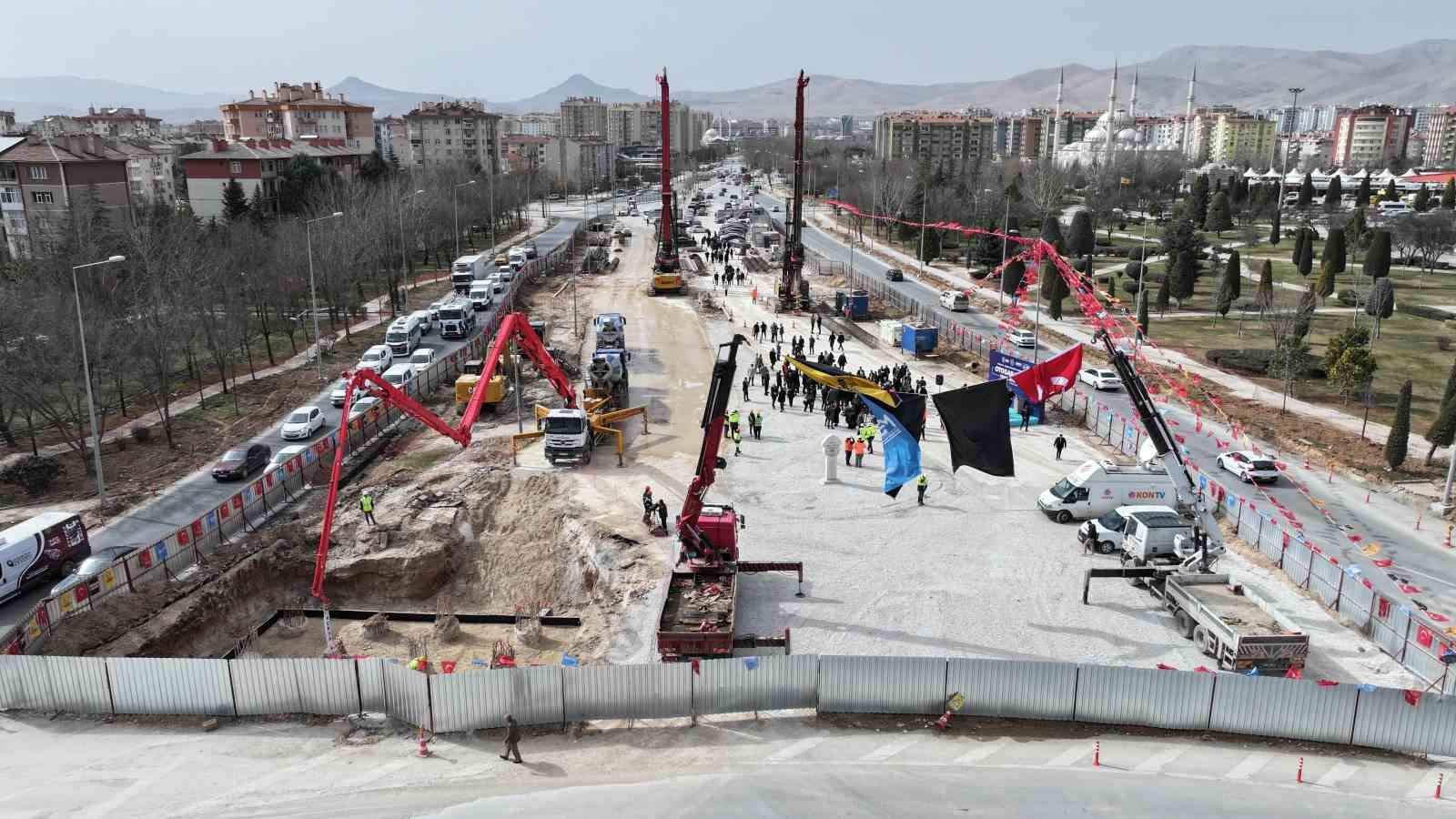 Konya’da Otogar Kavşağı’nın temeli atıldı
Konya’da Otogar Kavşağı’nın temeli atıldı