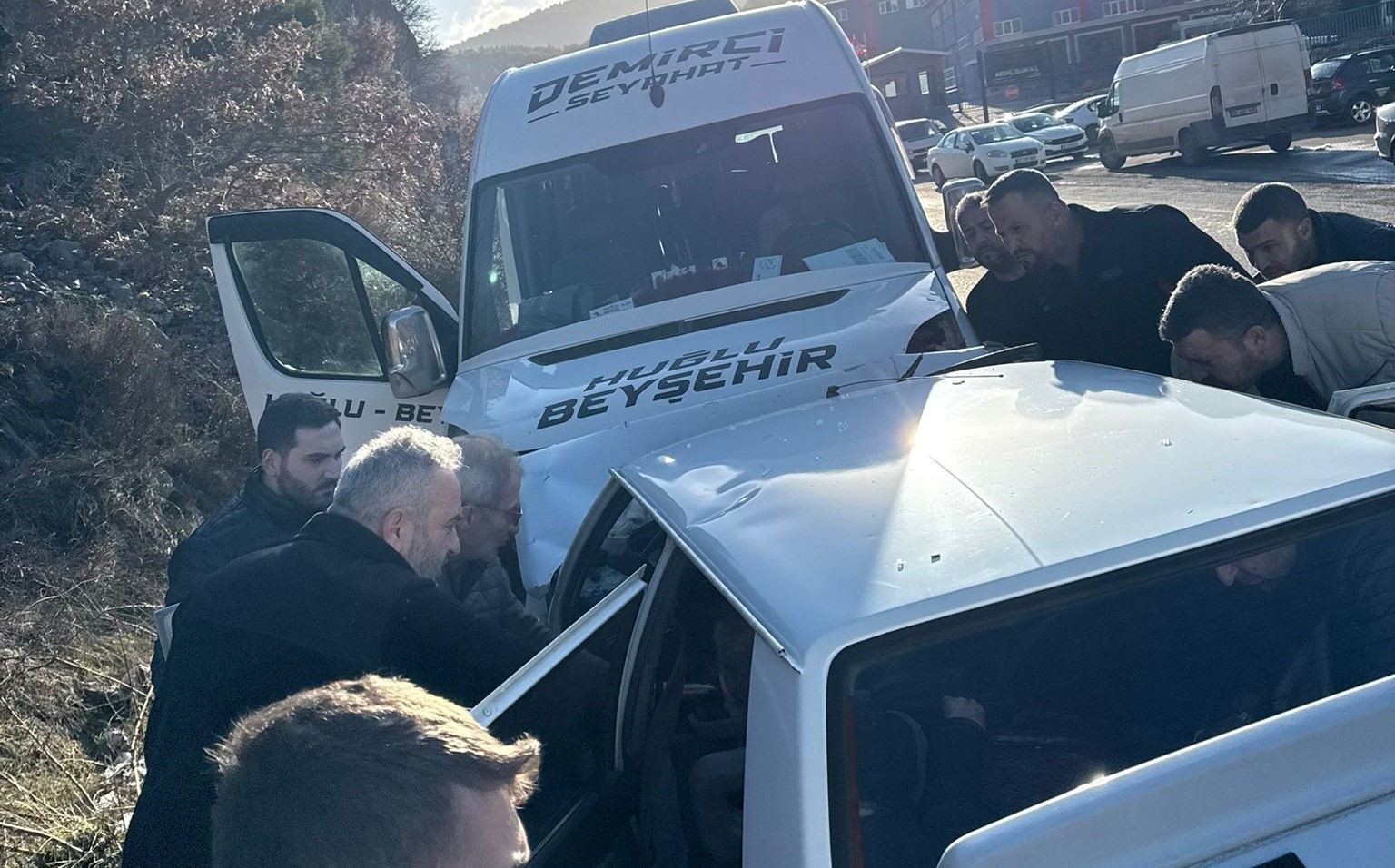 Konya’da otomobil ile yolcu minibüsü çarpıştı: 1 ölü, 1 yaralı
