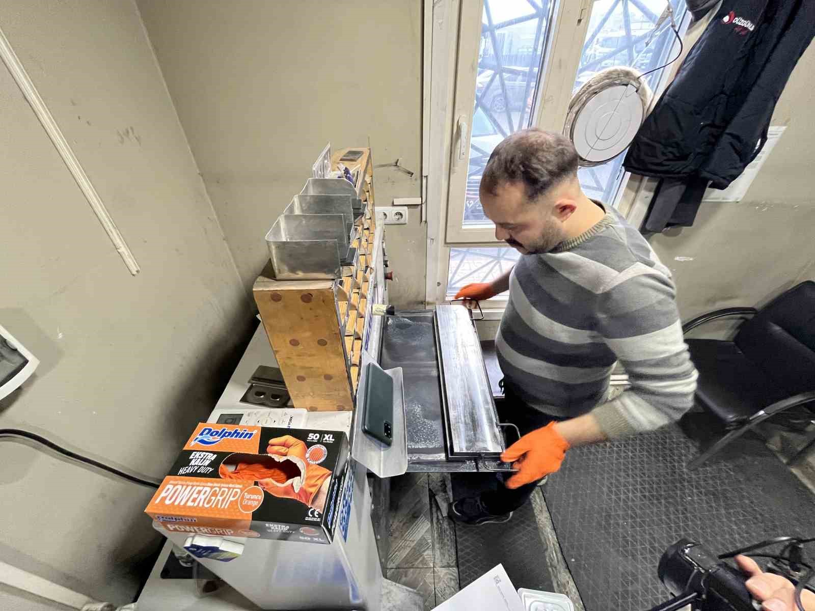 Konya’da plaka basım yoğunluğu devam ediyor
Konya’da plaka basım yoğunluğu devam ediyor