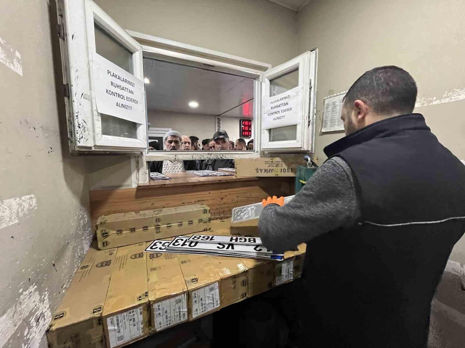 Konya’da plaka basım yoğunluğu devam ediyor
Konya’da plaka basım yoğunluğu devam ediyor