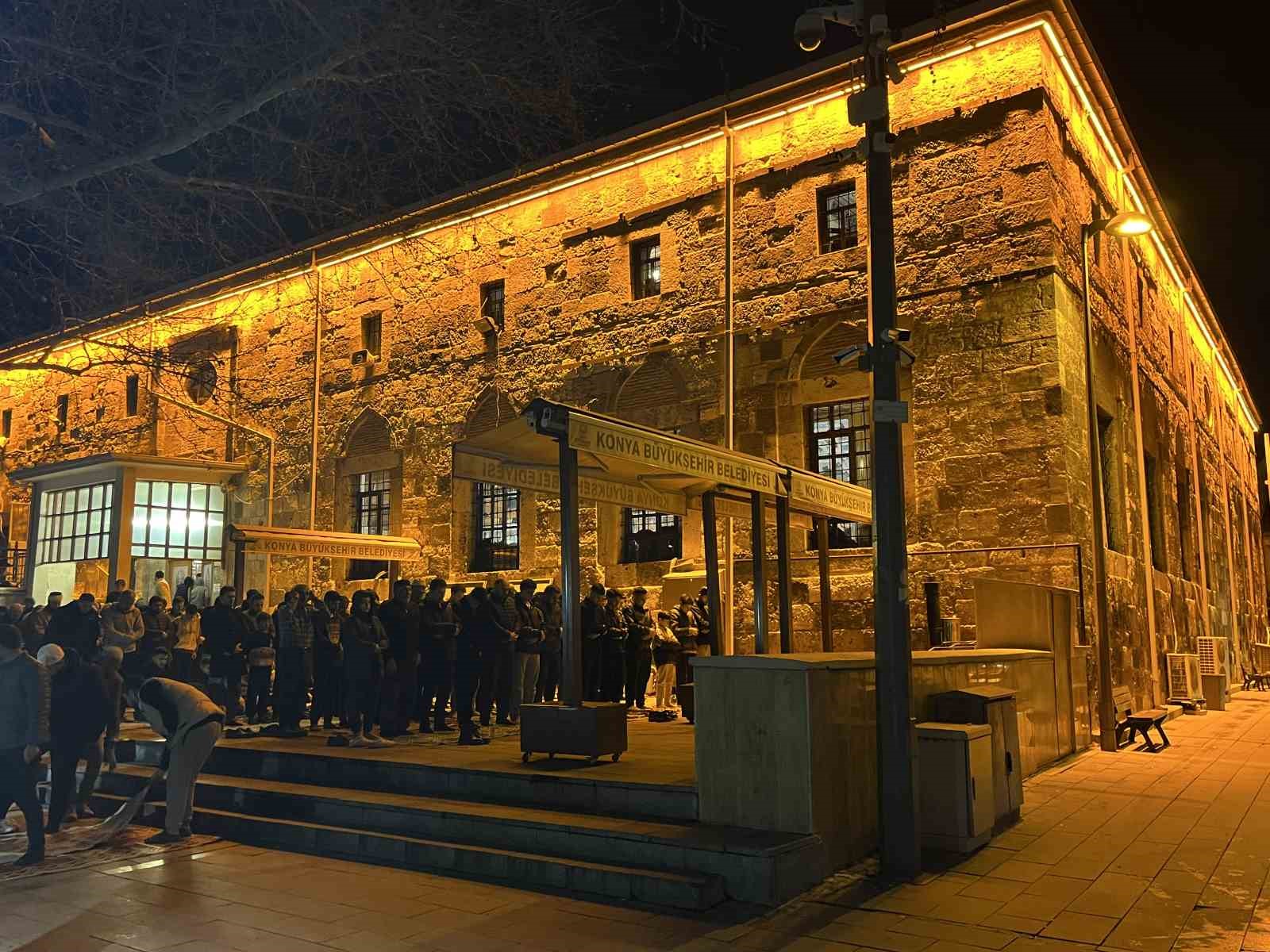 Konya’da Ramazan ayının ilk teravih namazı kılındı
