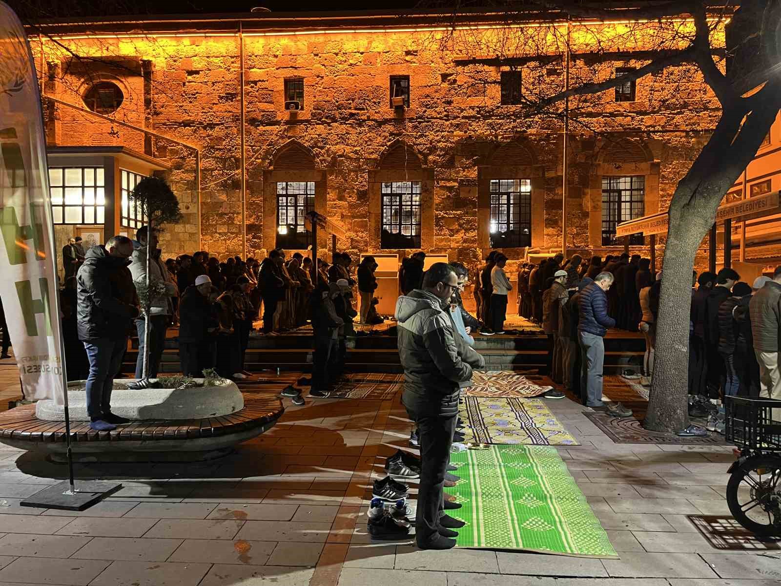 Konya’da Ramazan ayının ilk teravih namazı kılındı
