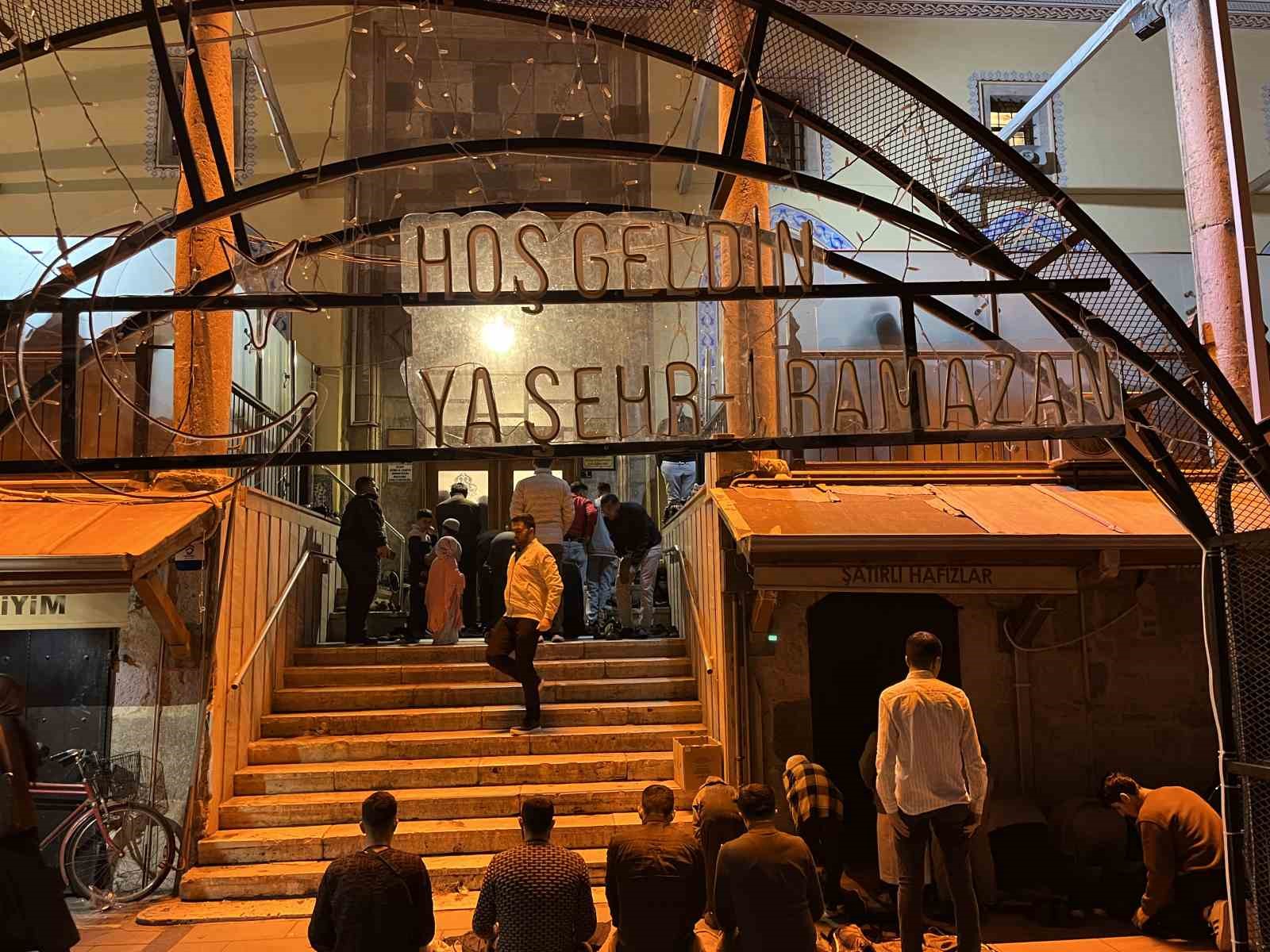 Konya’da Ramazan ayının ilk teravih namazı kılındı
