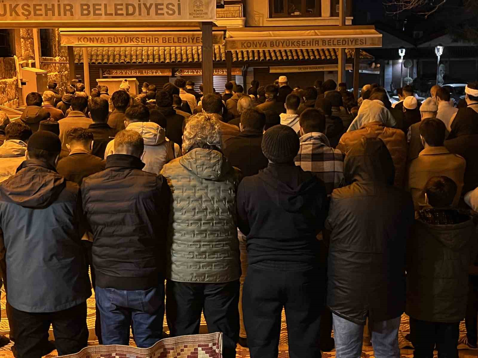 Konya’da Ramazan ayının ilk teravih namazı kılındı
