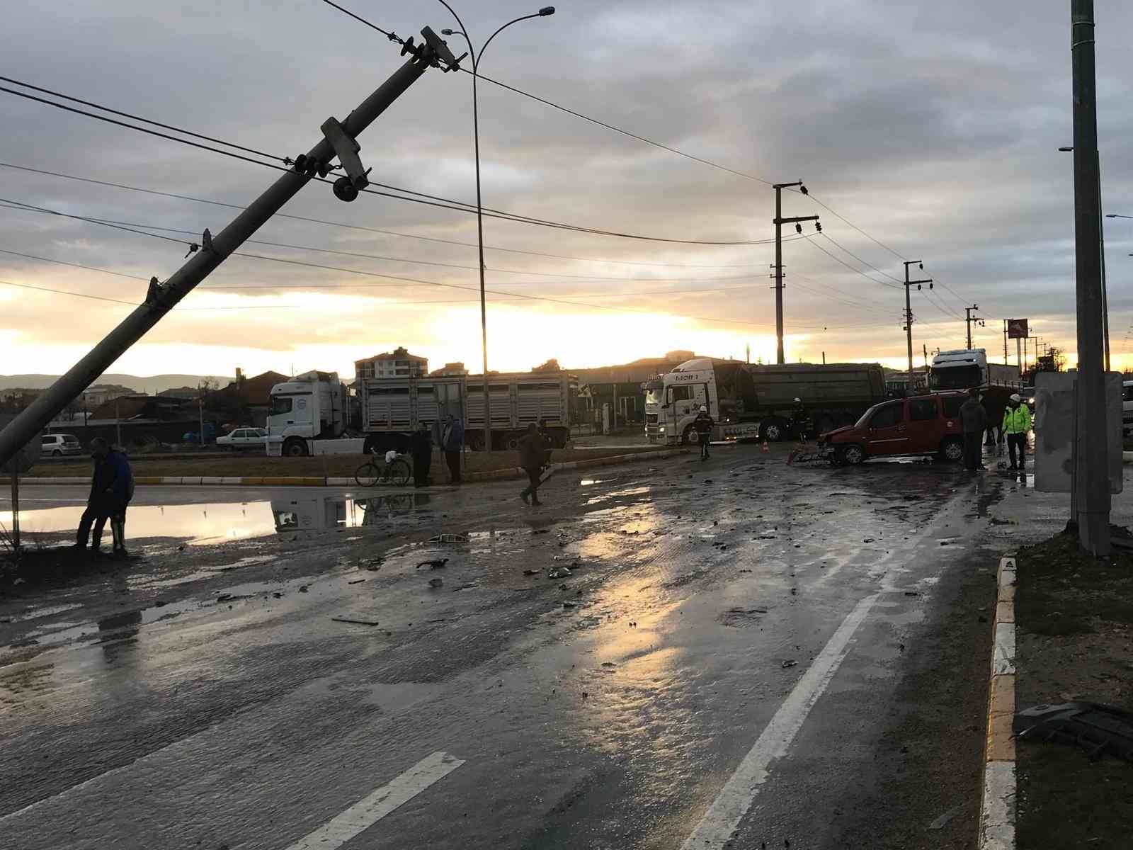Konya’da tır ile kamyonet çarpıştı: 1 yaralı
