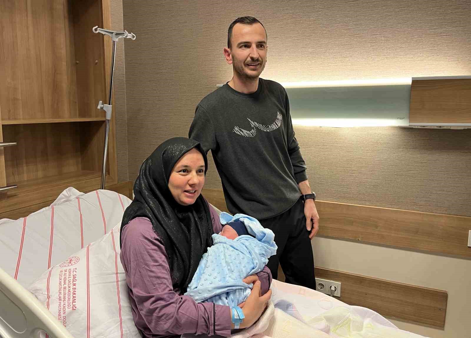 Konya’da yeni yılın ilk bebeği Alparslan bebek oldu
