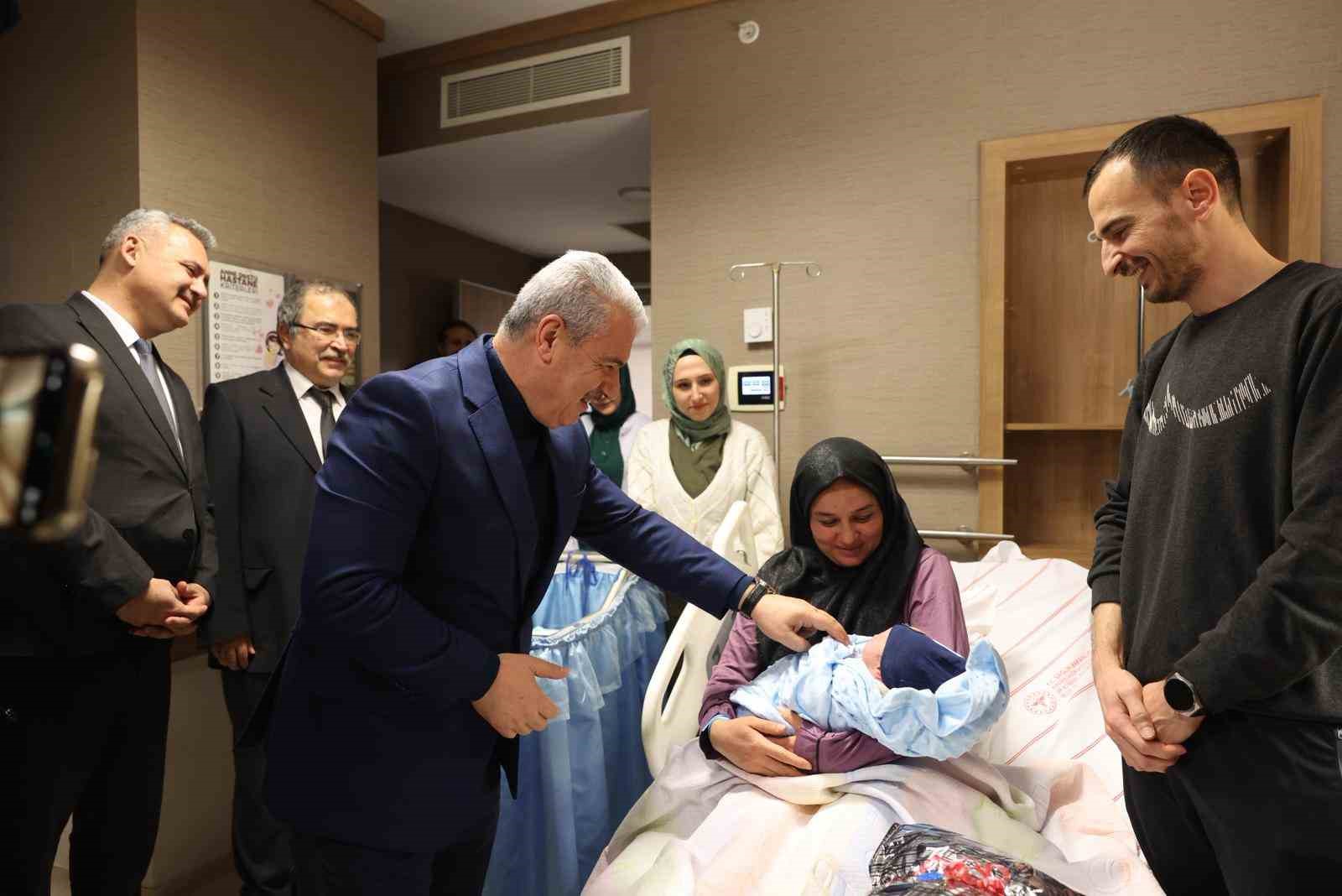 Konya’da yeni yılın ilk bebeği Alparslan bebek oldu
