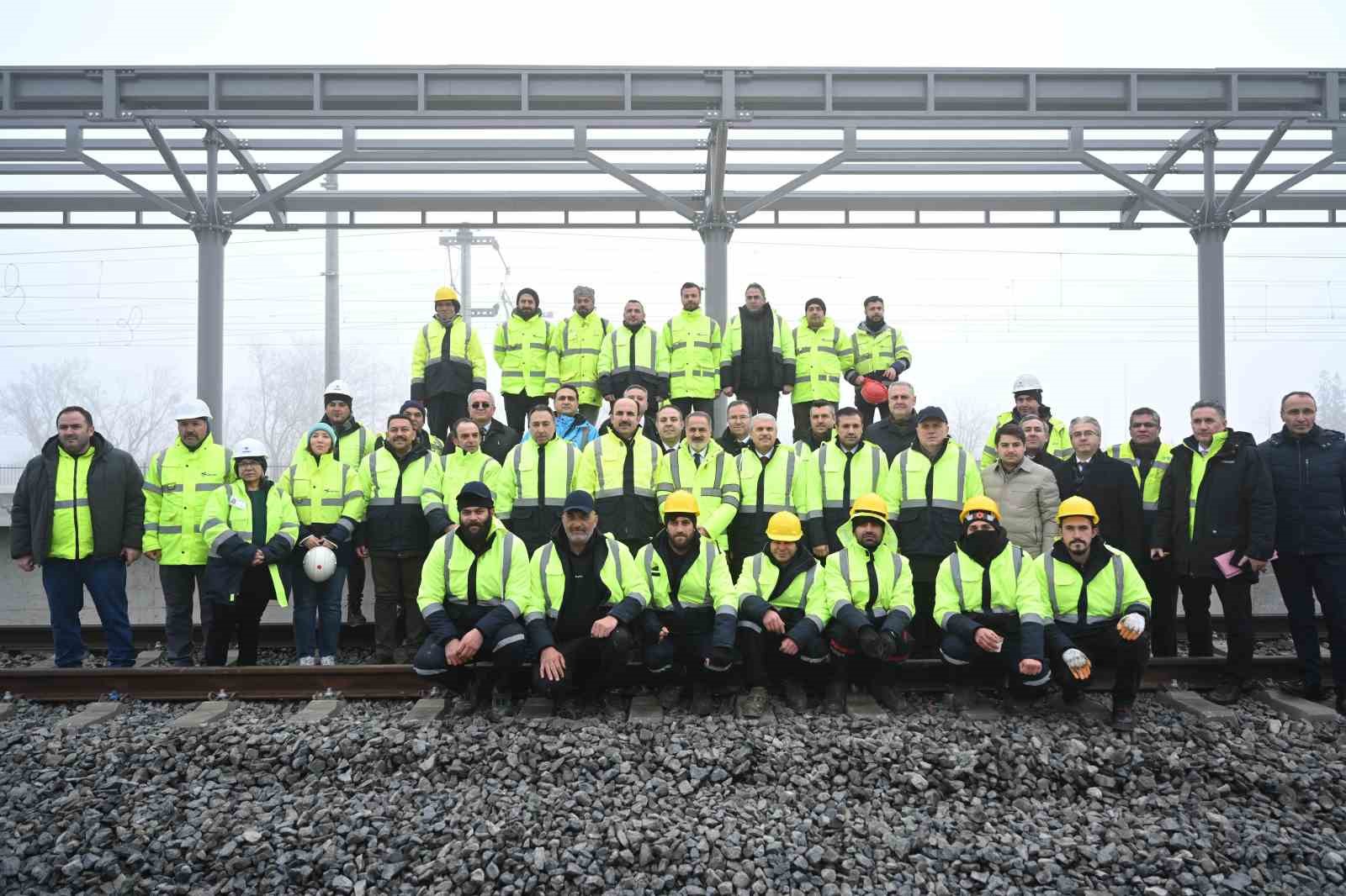 KONYARAY Banliyö Hattı’nda ray birleştirme kaynak programı yapıldı
KONYARAY Banliyö Hattı’nda ray birleştirme kaynak programı yapıldı