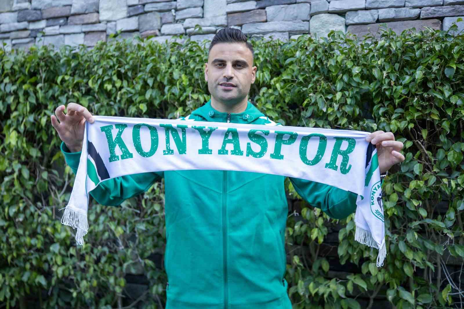Konyaspor, Deniz Türüç ile sözleşme imzaladı
