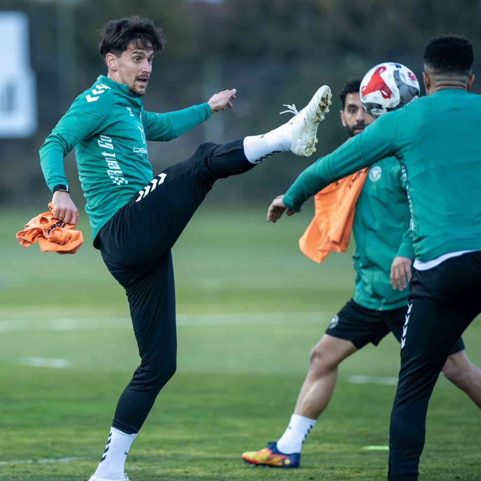 Konyaspor, Galatasaray maçı hazırlıklarına başladı
