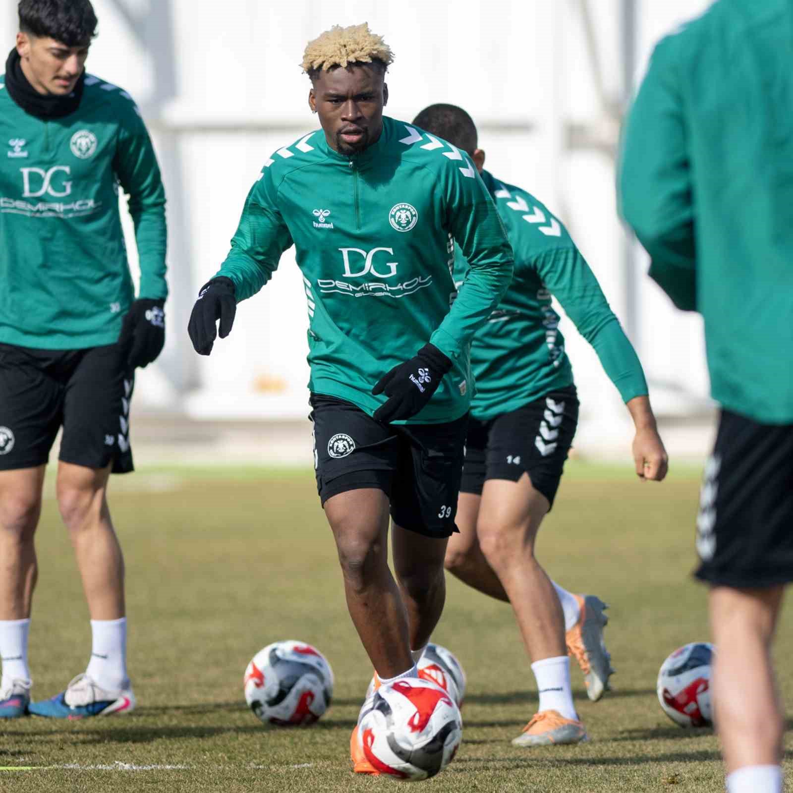 Konyaspor’da, Aliağa Futbol Kulübü hazırlıkları devam etti
