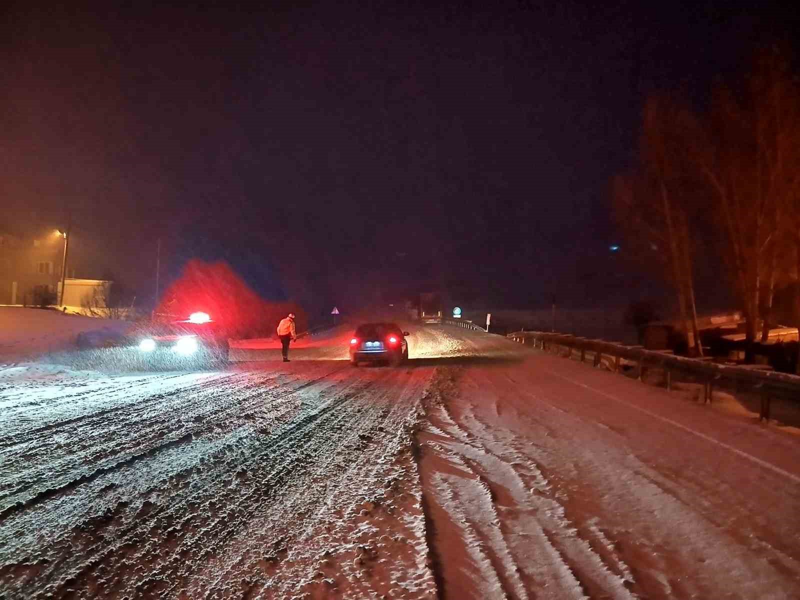 Kop Geçidi’nde ulaşım yeniden sağlandı
