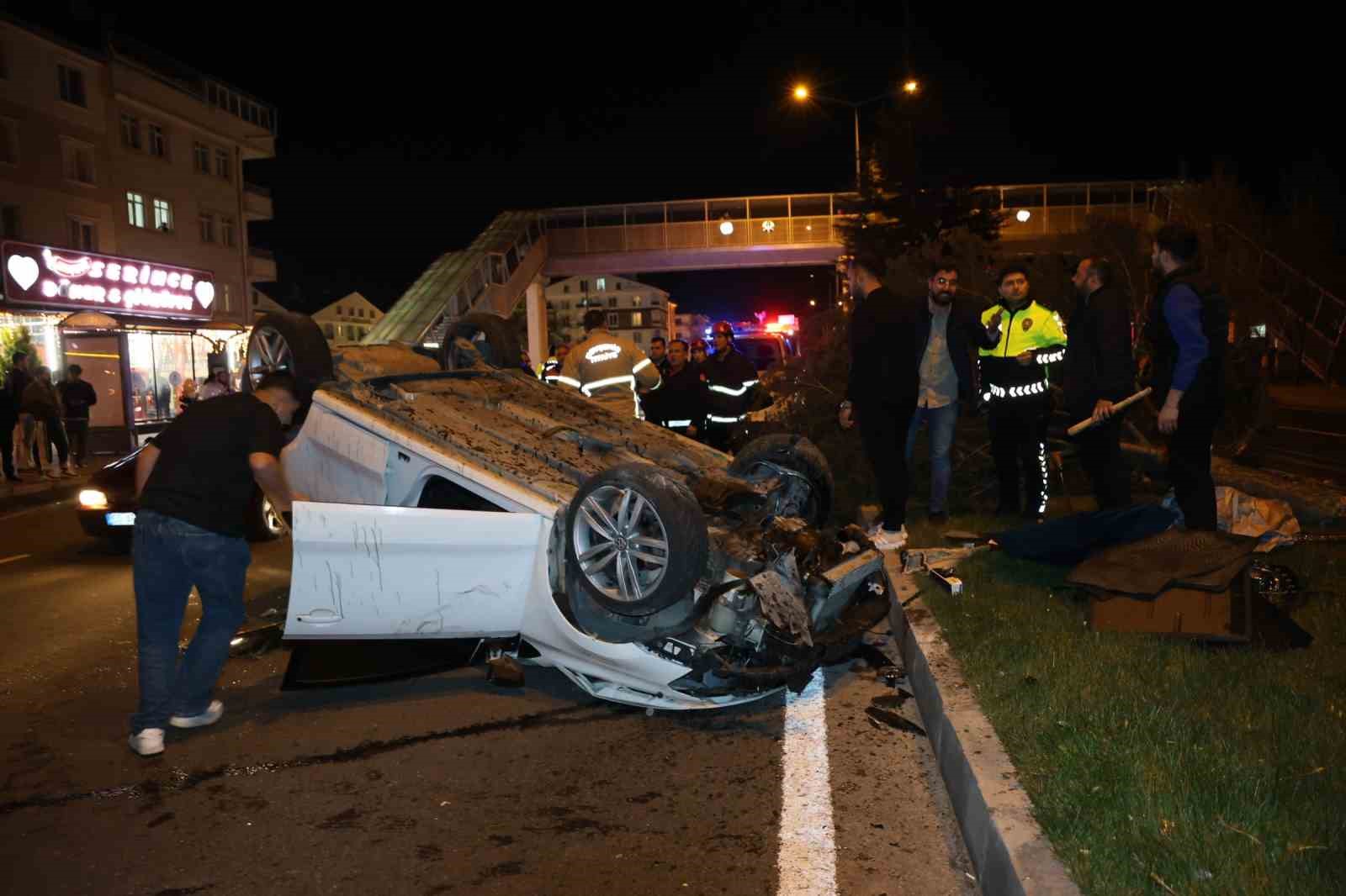 Köpeğe çarpmamak için manevra yapınca takla attı: 2 yaralı
