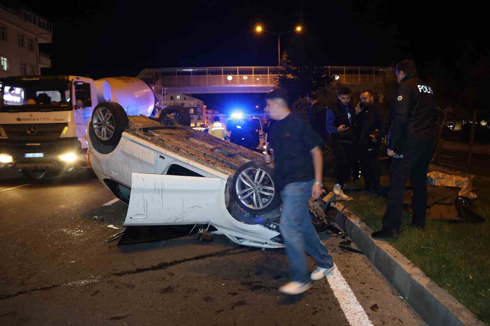 Köpeğe çarpmamak için manevra yapınca takla attı: 2 yaralı
