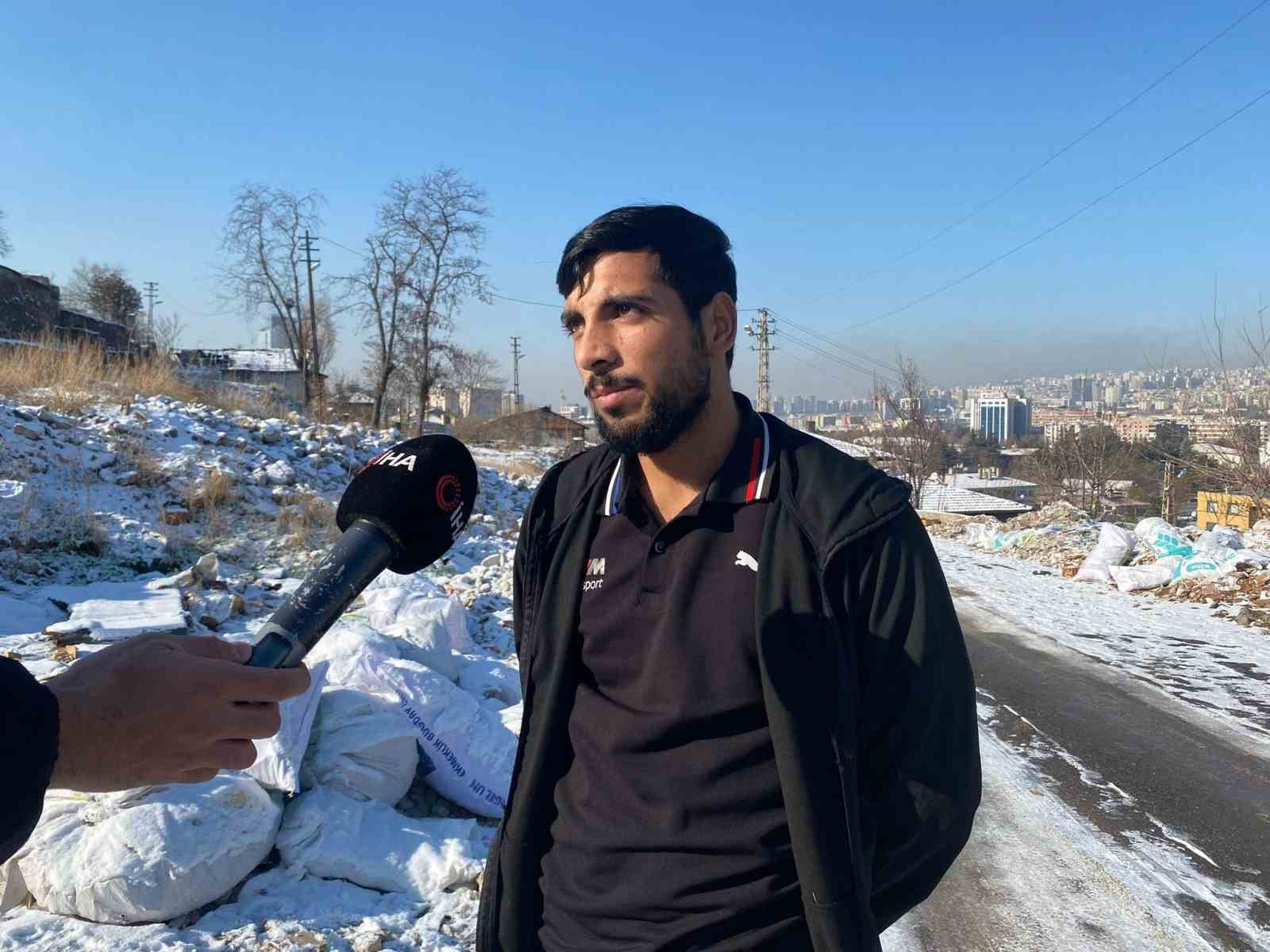 Köpeklerin saldırısına uğrayan çocuğu kurtaran komşu: "10 saniye daha geç kalsaydım çocuğun anca parçalarını bulabilirlerdi"
