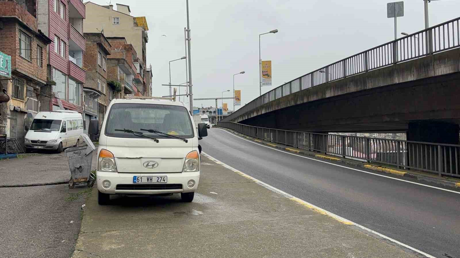 Köpekten kaçmaya çalışan üniversite öğrencisine belediye otobüsü çarptı
