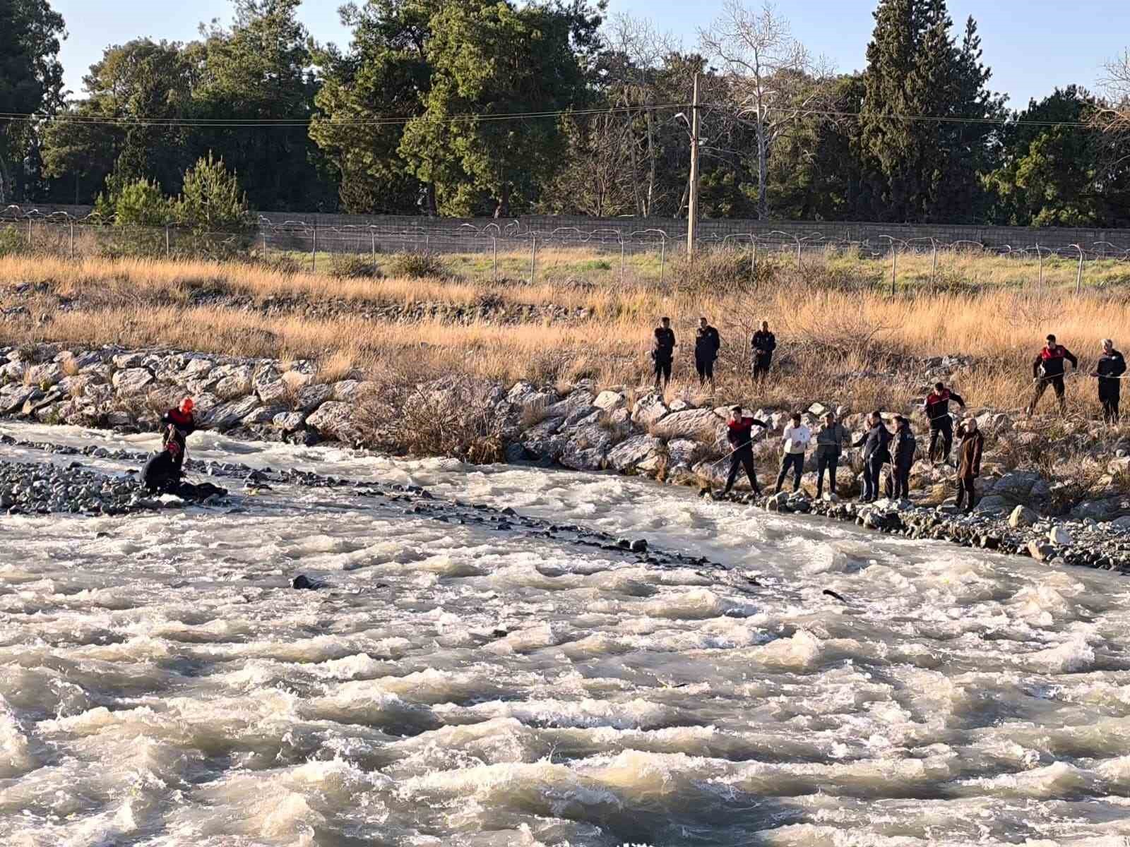 Köprüden düşerek akıntıya kapılan çocuk hayatını kaybetti
