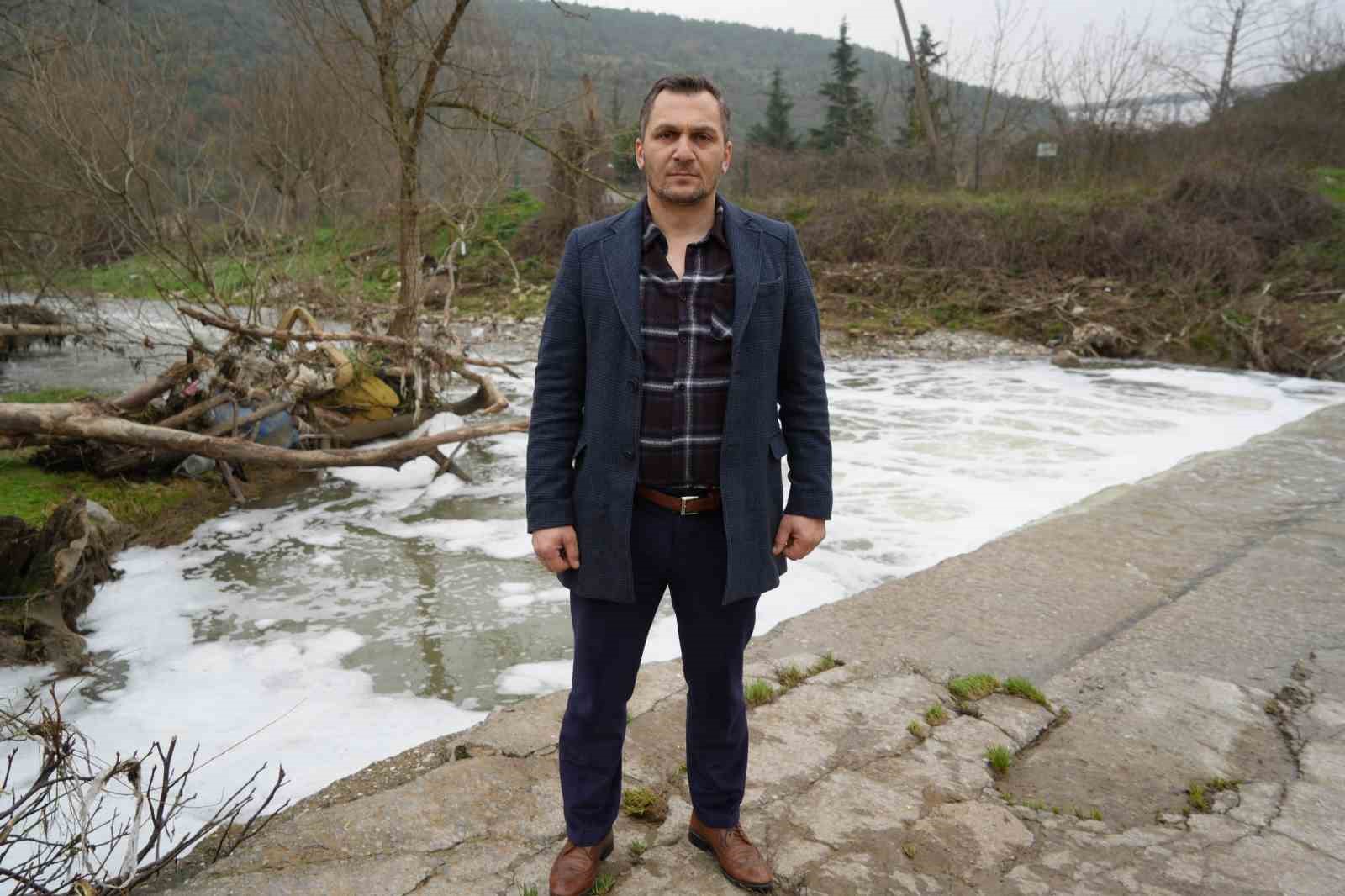 Köpüren dereden ağır kokular yükseliyor
