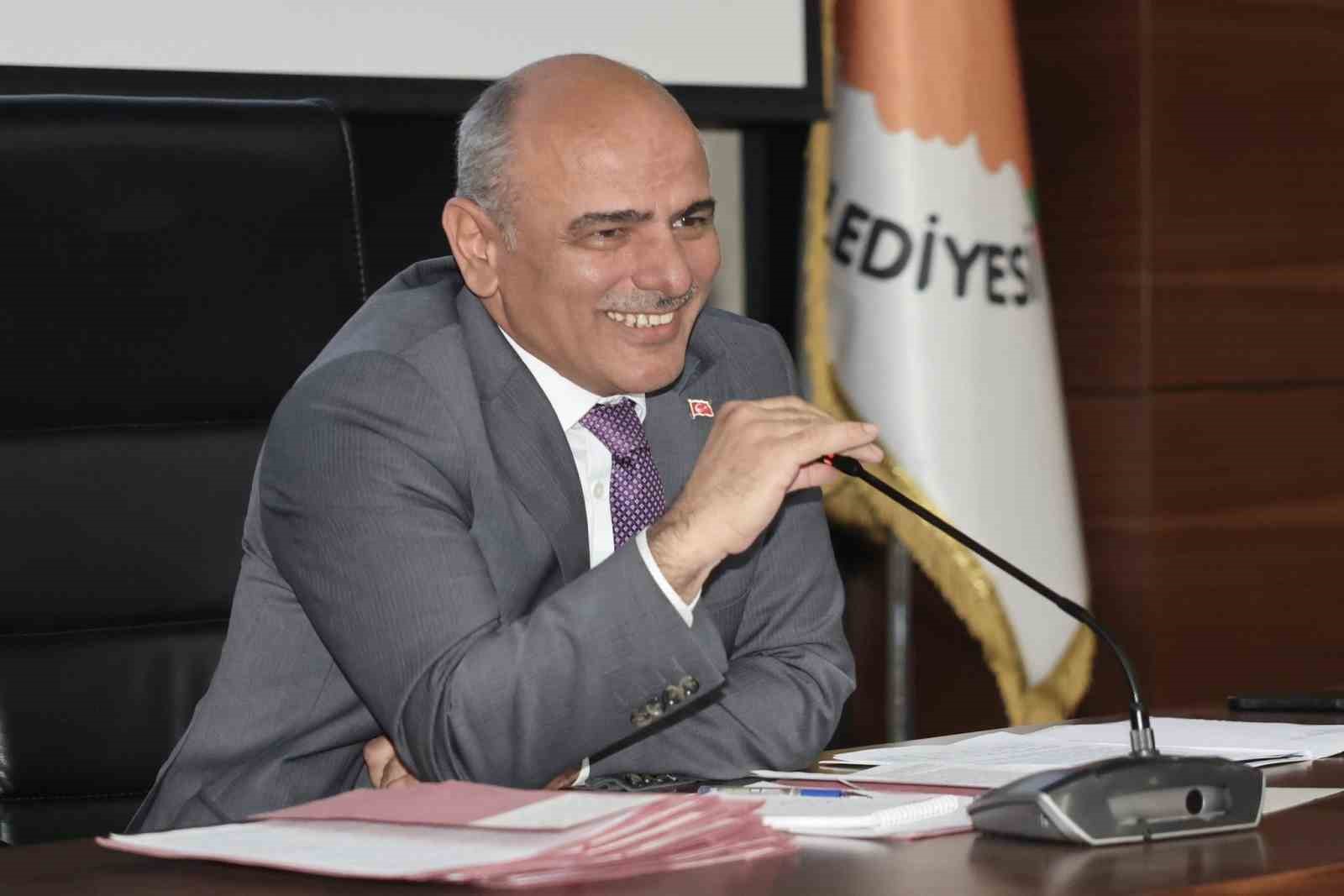 Körfez Belediye Meclisi’nde metro durağı yeri devri görüşüldü
Körfez Belediye Meclisi’nde metro durağı yeri devri görüşüldü