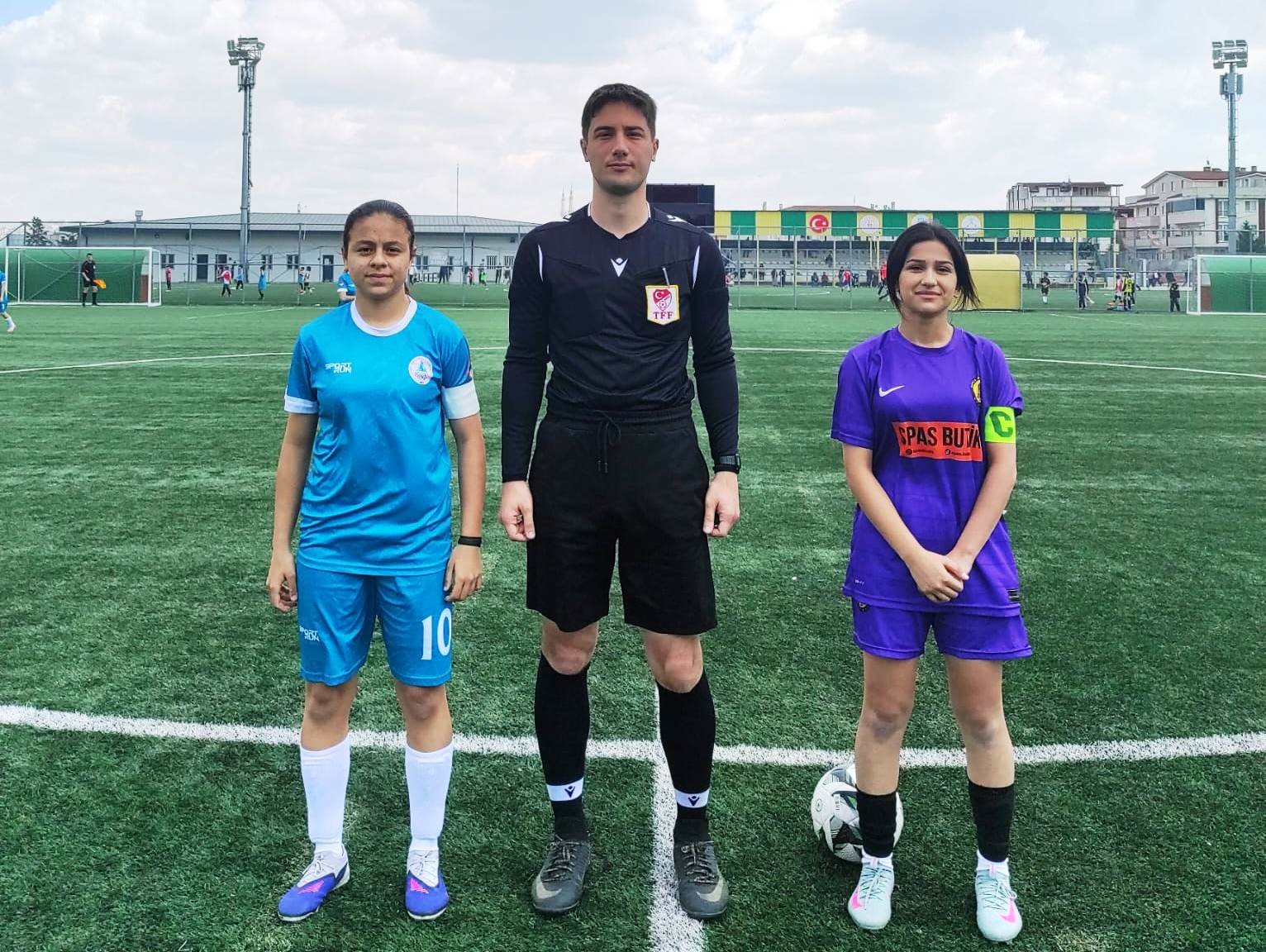 Körfez U15 Kız Futbol Takımı Darıca’dan 4-0 galibiyetle döndü
