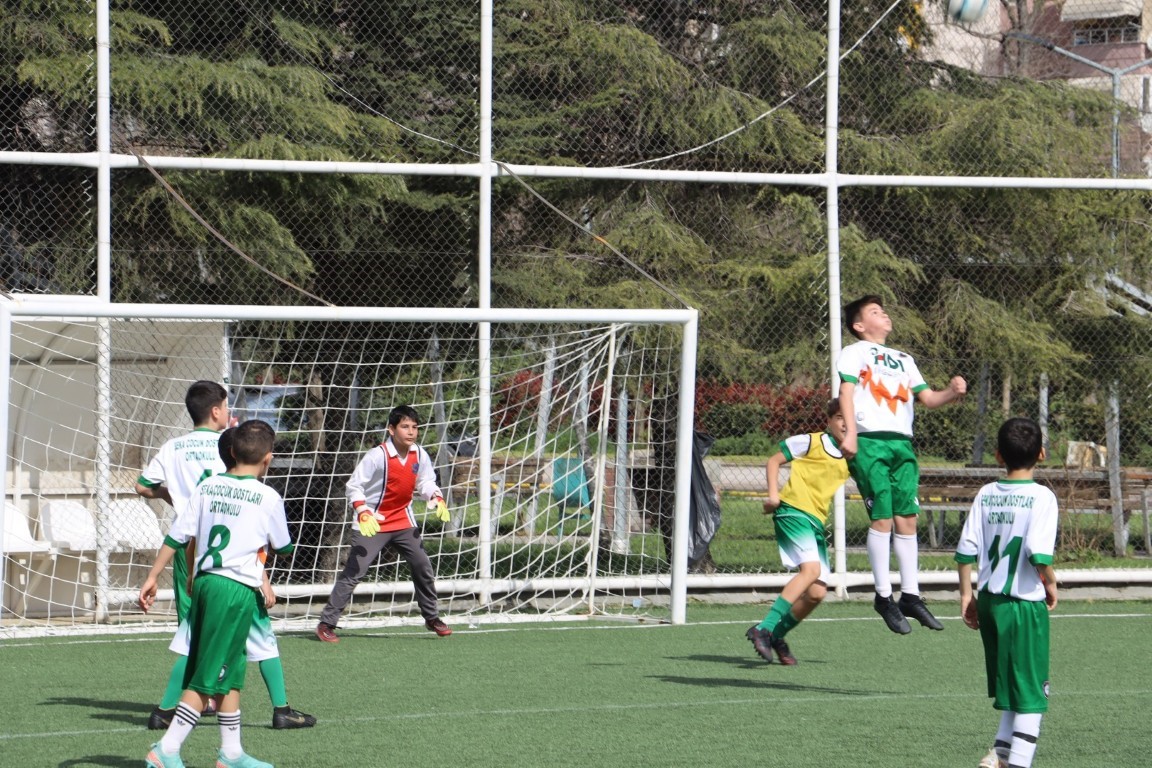 Körfez’de 23 Nisan futbol turnuvasının şampiyonu Atatürk Ortaokulu oldu
