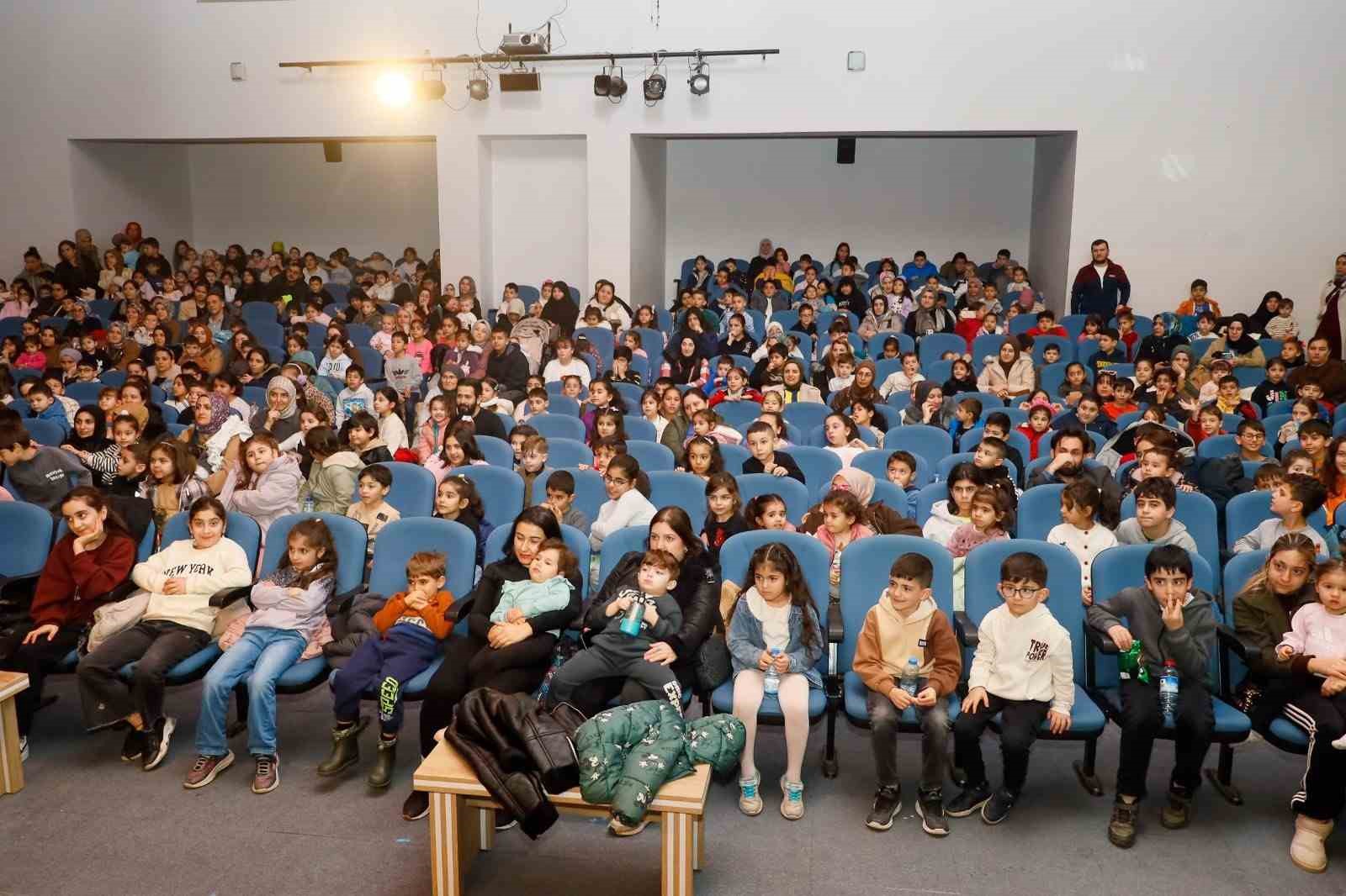 Körfez’de minik öğrenciler "Haylaz Tavşan" oyunuyla eğlendi
