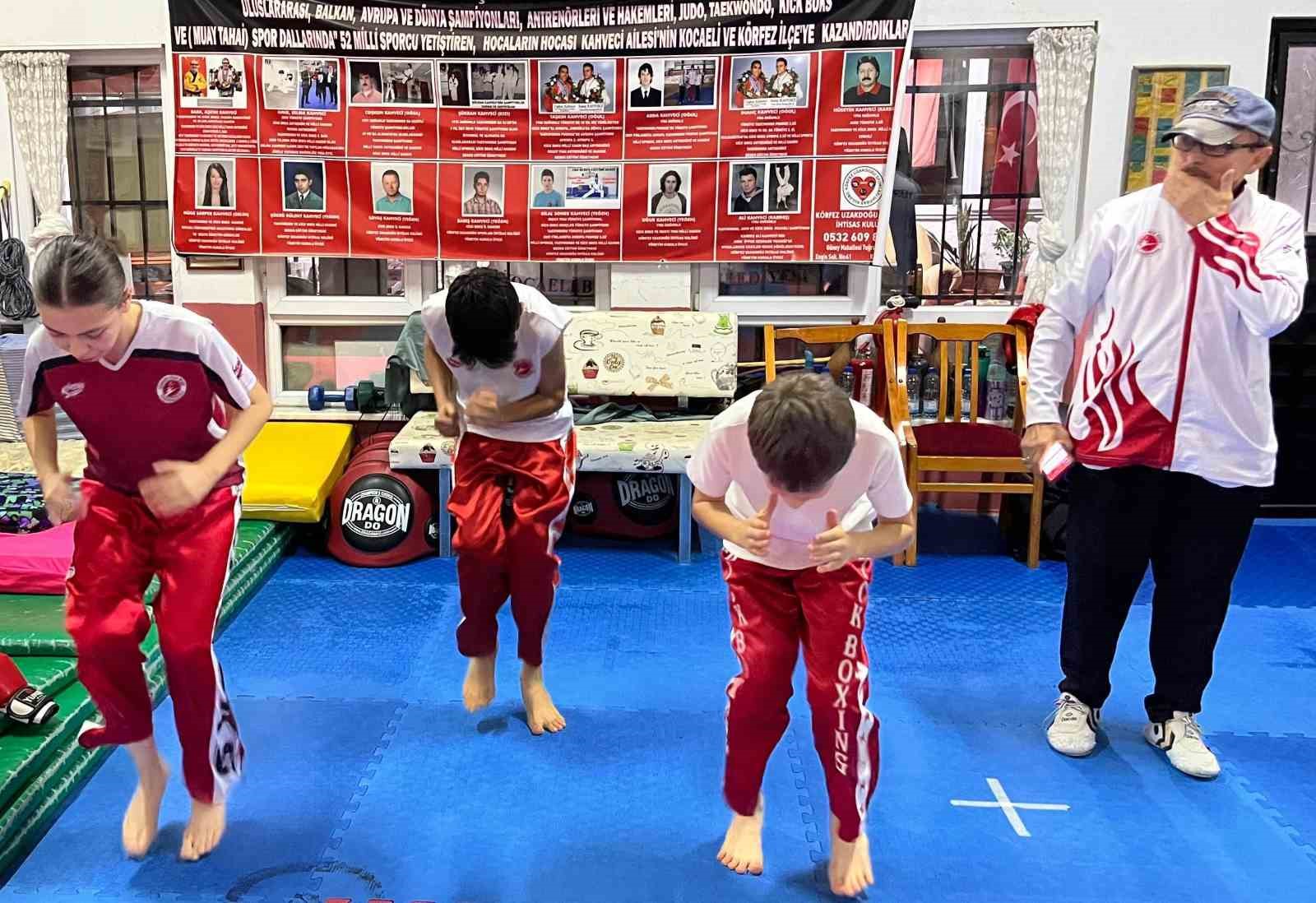 Körfezli kick boksçulardan şampiyona öncesi güç birliği
Körfezli kick boksçulardan şampiyona öncesi güç birliği