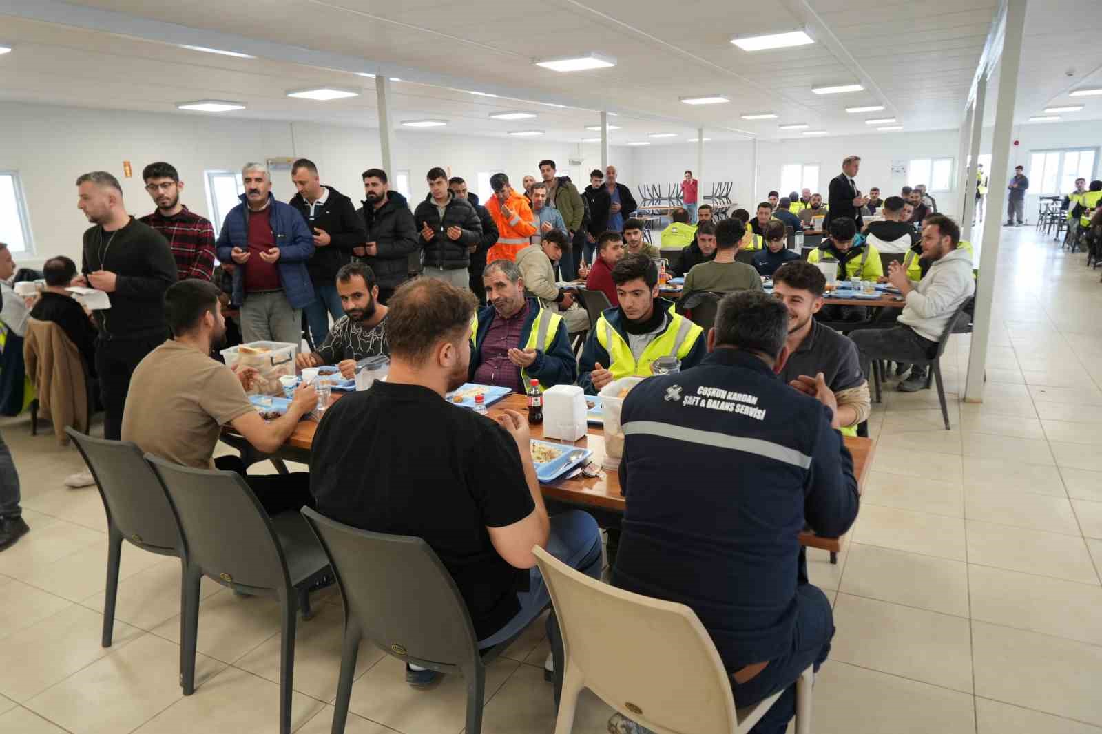 Körfezray şantiyesinde deprem şehitleri anıldı: Bölgeye 100 milyon liralık destek sağlandı
