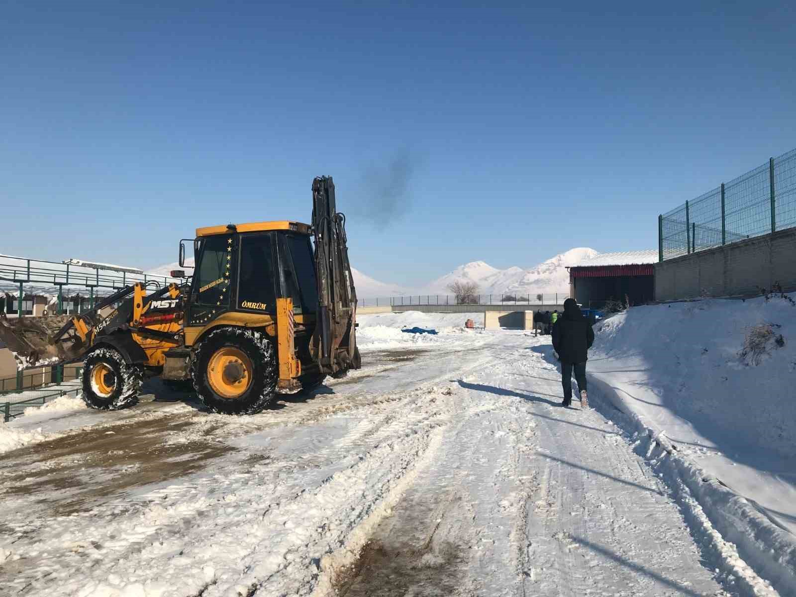 Körfezray şantiyesinde deprem şehitleri anıldı: Bölgeye 100 milyon liralık destek sağlandı
