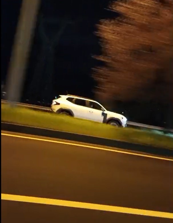 Korna seslerine aldırmadı: Trafiği tehlikeye atan ters yön sürücüsü kamerada
