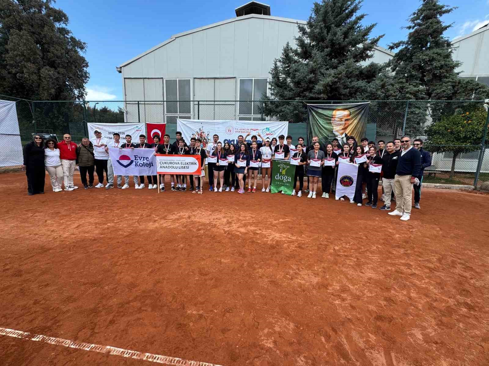 Kortların şampiyonu Gaziantep Kolej Vakfı Türkiye finallerinde
