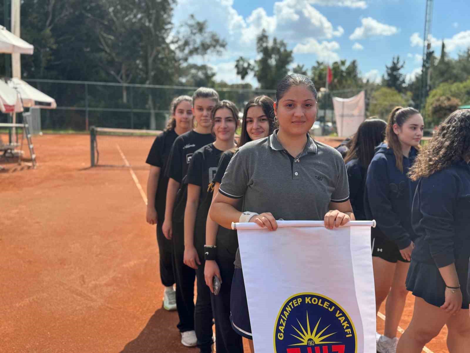 Kortların şampiyonu Gaziantep Kolej Vakfı Türkiye finallerinde
