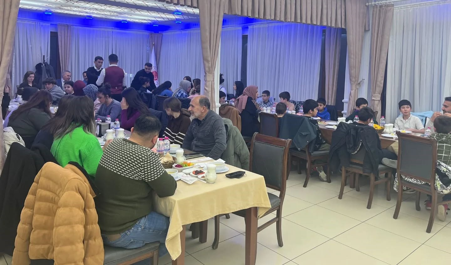 Koruma altındaki çocuklarla anlamlı iftar
