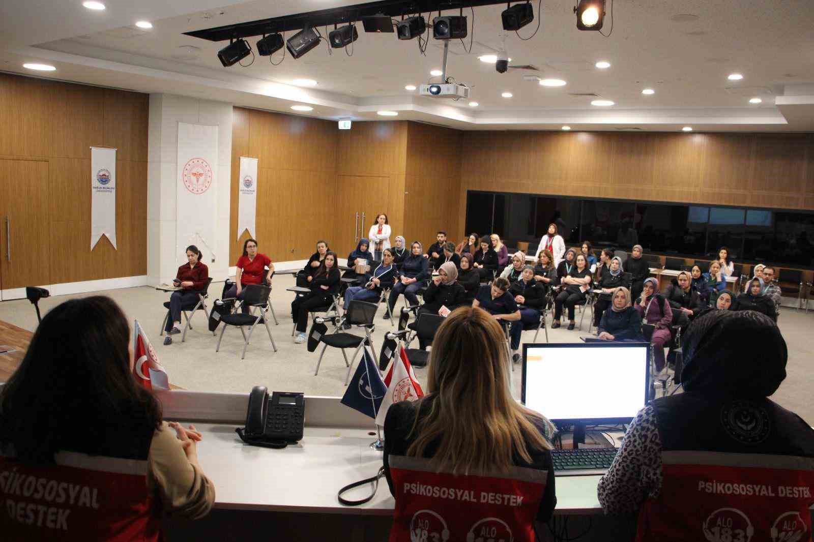 Koruyucu aile hizmet modeli sağlık çalışanlarına tanıtıldı
