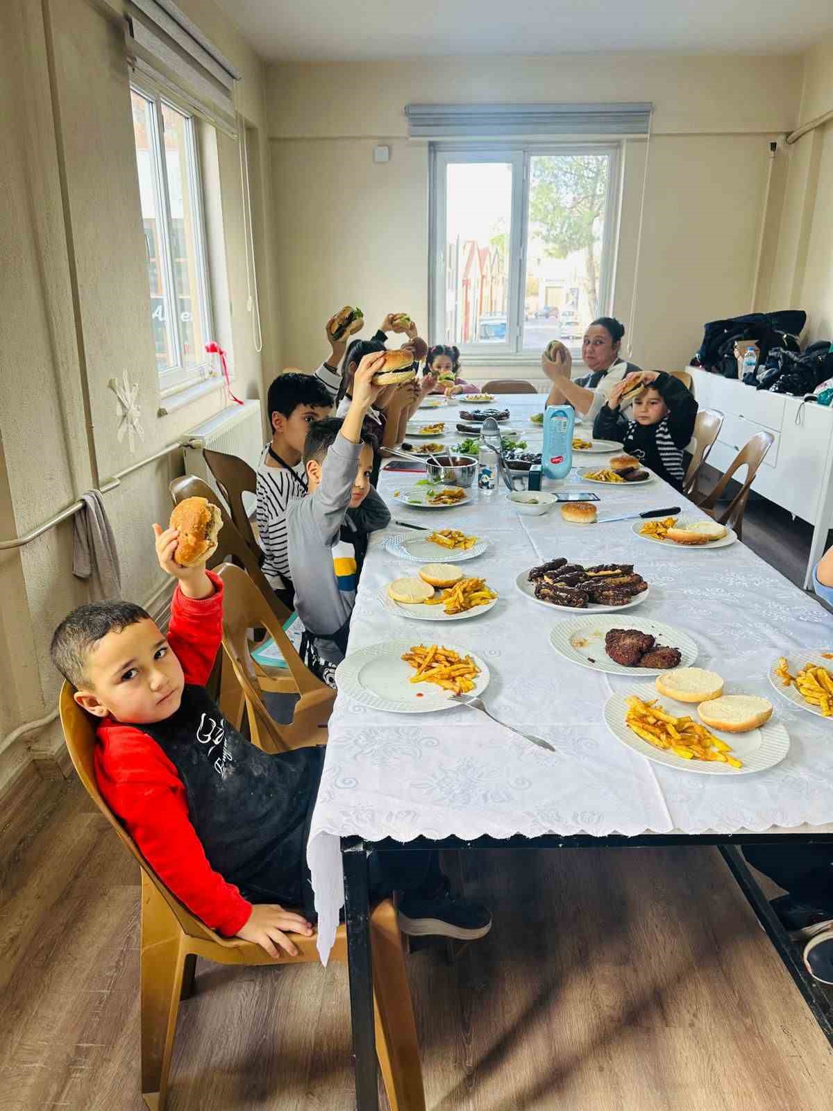 Köşk Halk Eğitim Merkezi’nde ’Anne-Çocuk Mutfak Atölyesi’ etkinlikleri düzenlendi
